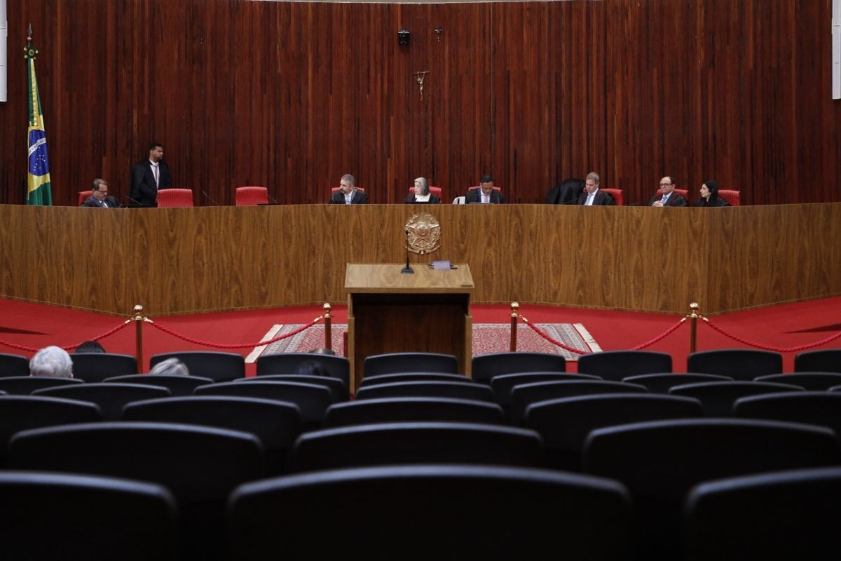 TSE empossa 2 ministros indicados por Lula