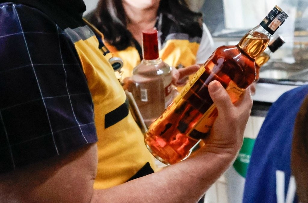 De Kamer van Afgevaardigden keurt een spoedwetsvoorstel goed dat het namaken van dranken tot een afschuwelijke misdaad maakt.