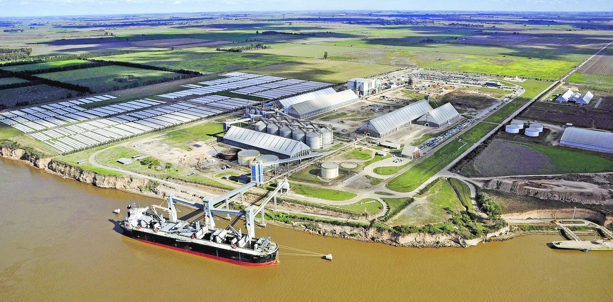 Importaciones que suben por el ascensor y exportaciones que van por la escalera