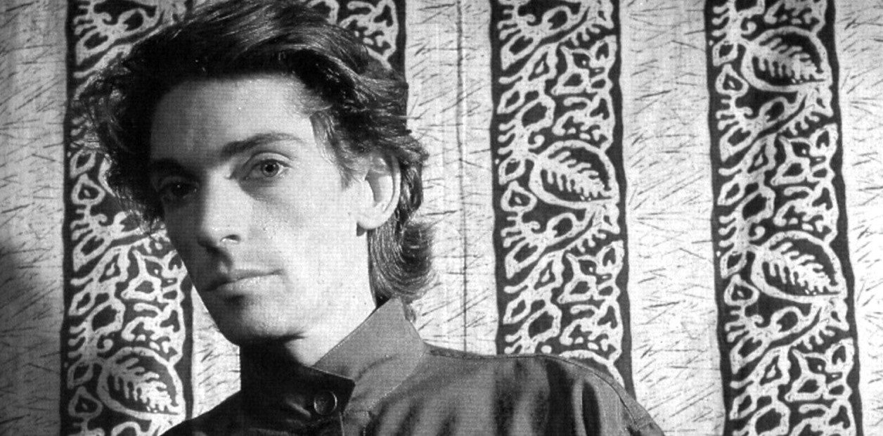 Federico Moura: un nuovo libro svela i segreti del frontman dei Virus.