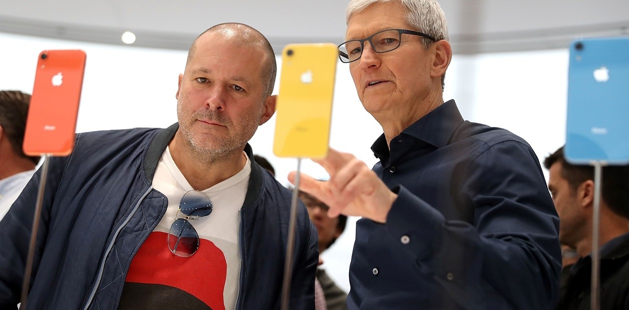 Traspaso bomba en el mundo tech: ChatGPT compró la empresa de un diseñador de Apple para desarrollar dispositivos con IA