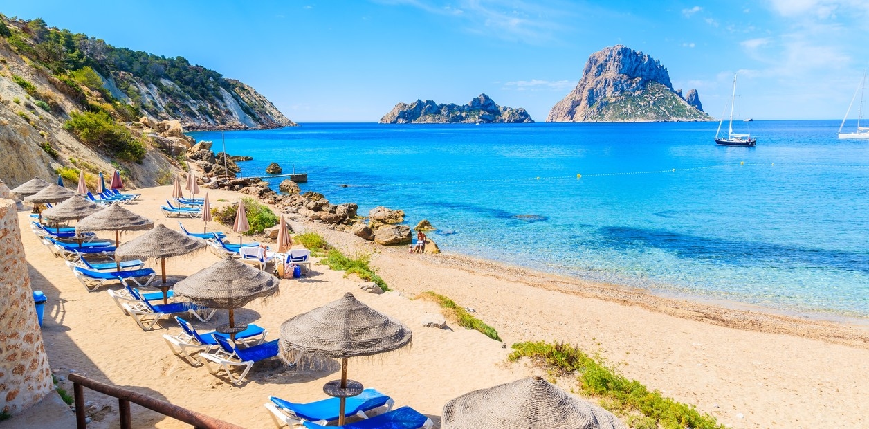 Ein Restaurant auf Ibiza wurde angezeigt, weil es 12 Euro für einen Handtaschenhaken verlangte.