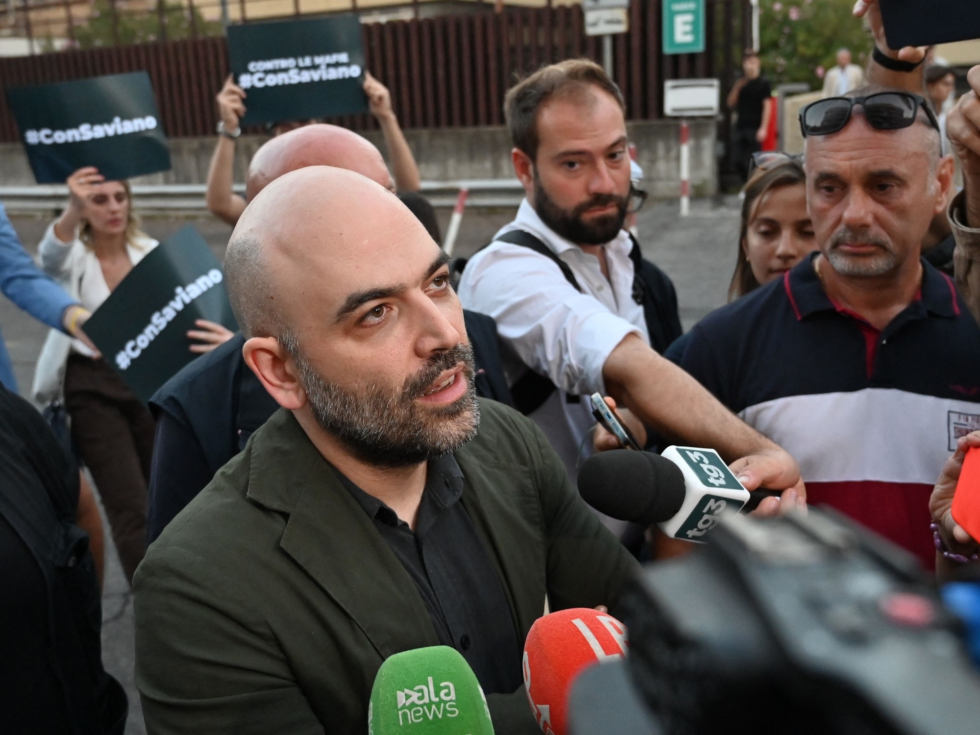 Roberto Saviano garante uma condenação fundamental contra a Camorra: "É a decisão mais importante da minha vida."