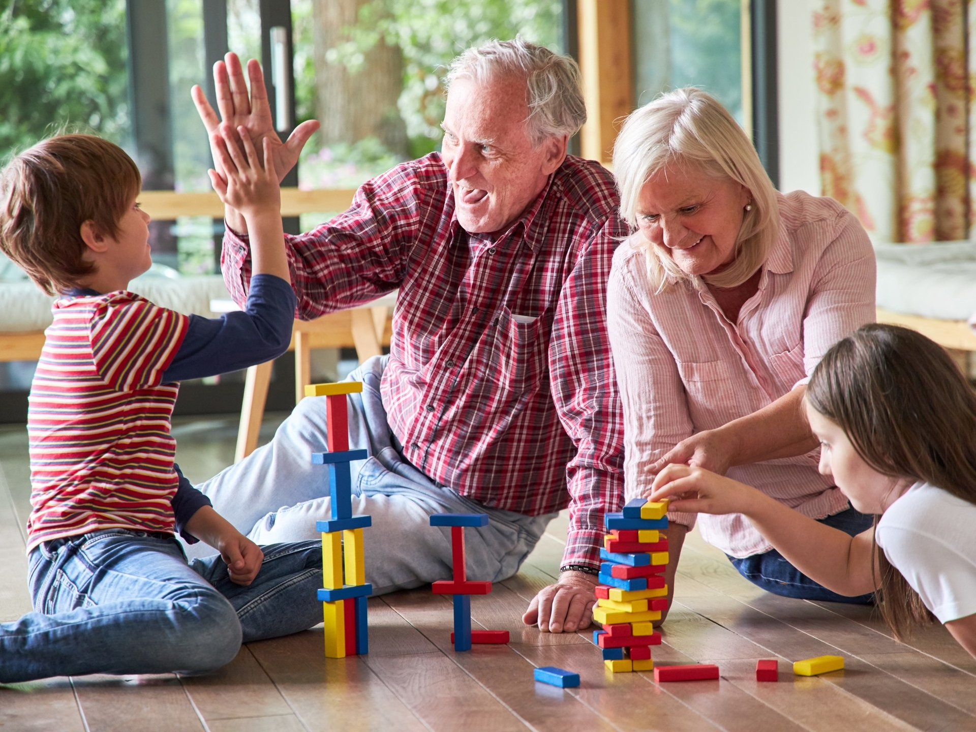 Festa dei nonni 2025: le frasi e i messaggi più belli da condividere su WhatsApp il 26 luglio