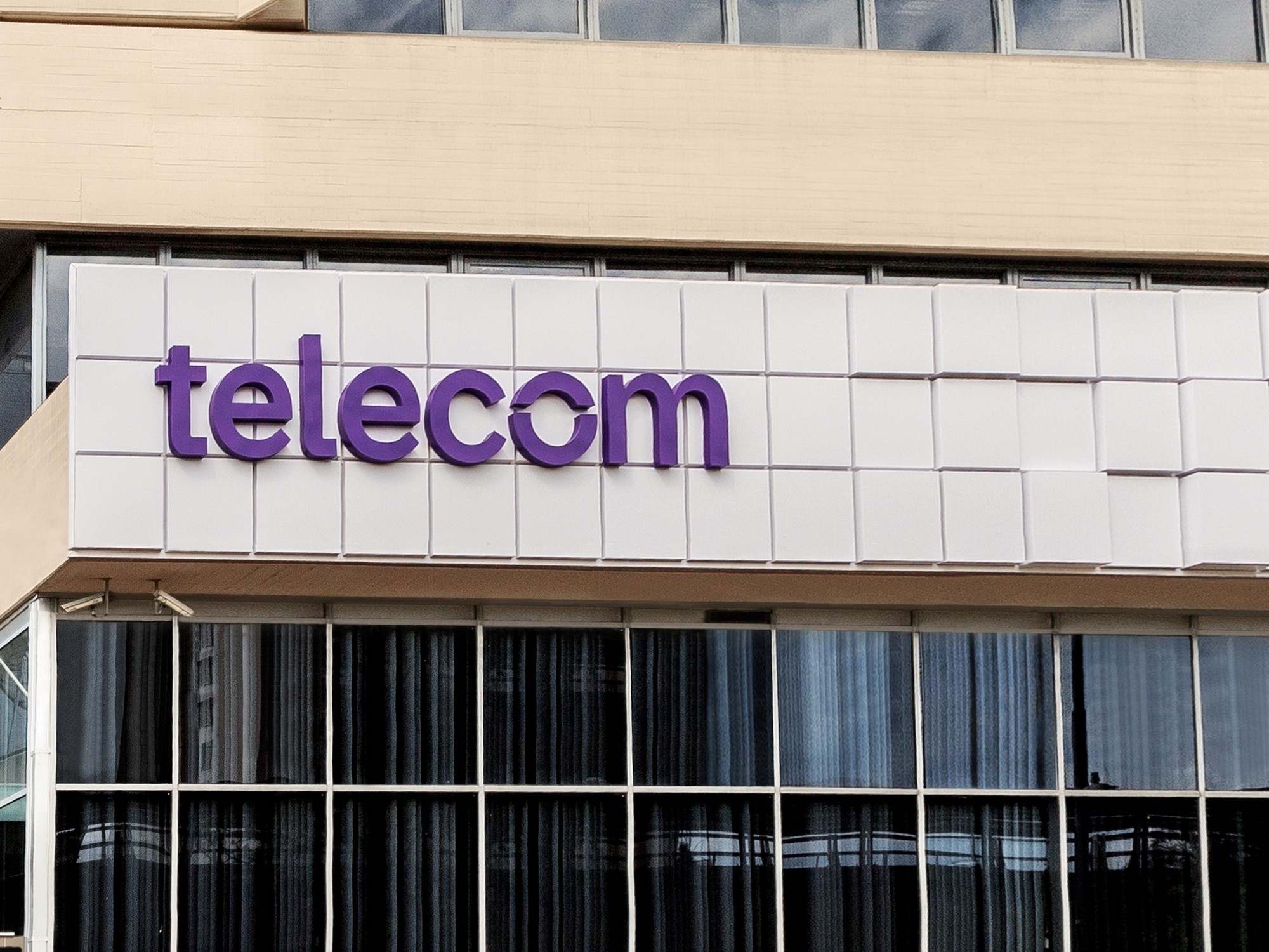 O tribunal anulou uma decisão do governo contra a venda da Telefónica para a Telecom.