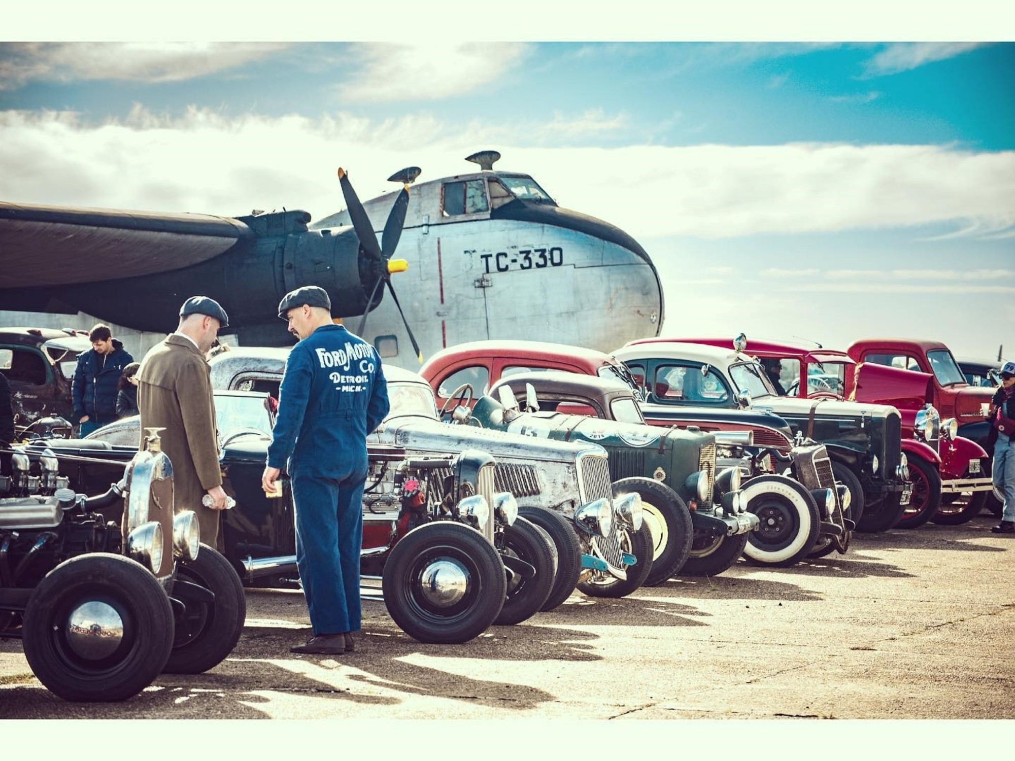 Gare leggendarie: come sarà la celebrazione in stile Peaky Blinders di auto, moto, aerei e piloti d'epoca.