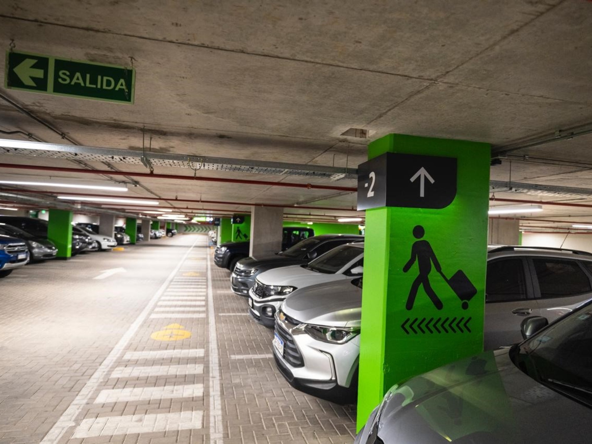 Quanto custa estacionar seu carro no Aeroparque ou no Aeroporto de Ezeiza durante as férias de inverno e como obter 40% de desconto?