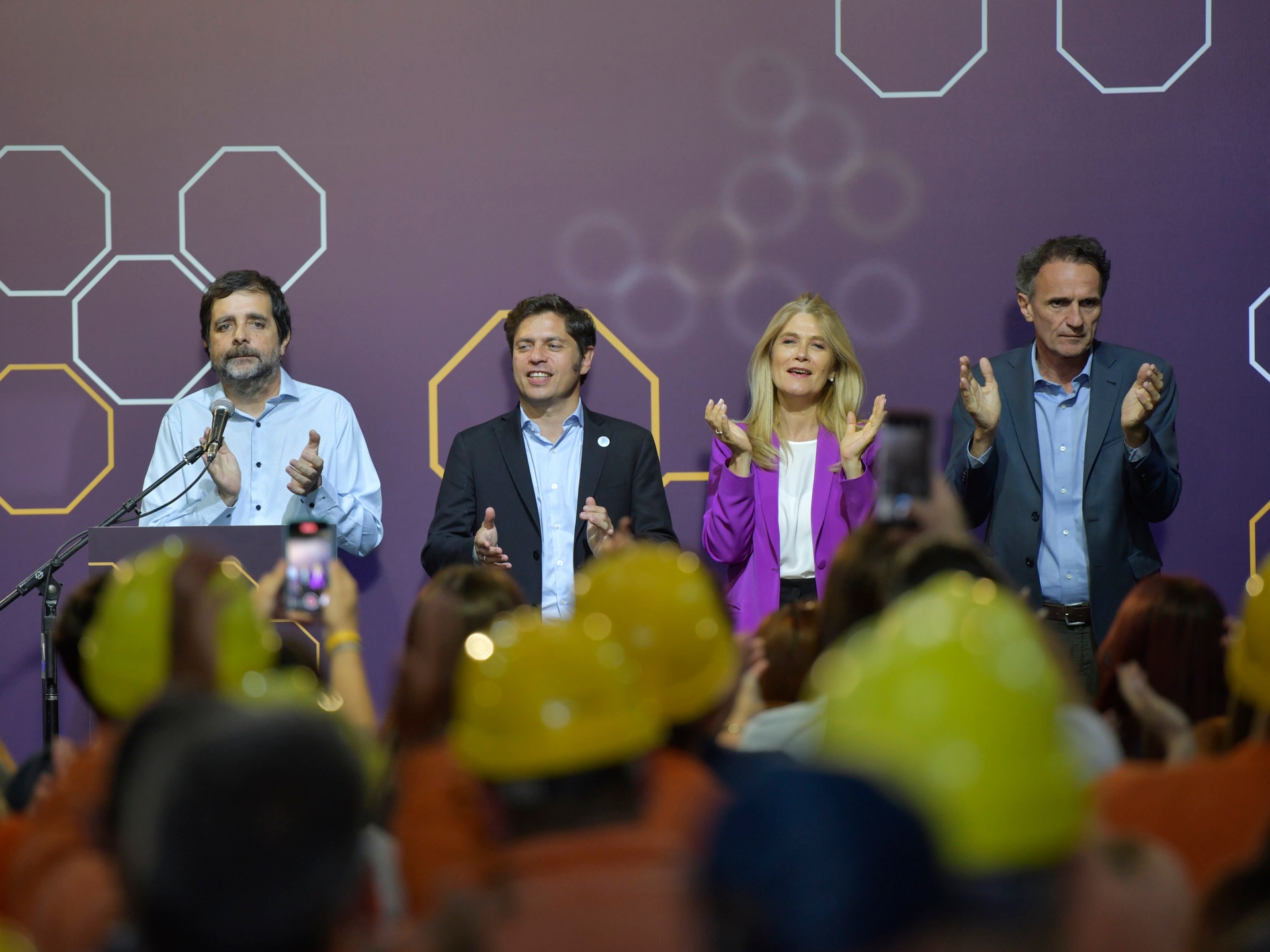 Axel Kicillof asked to leave the internal conflict with Kirchnerism "for later" and join forces to stop Milei.