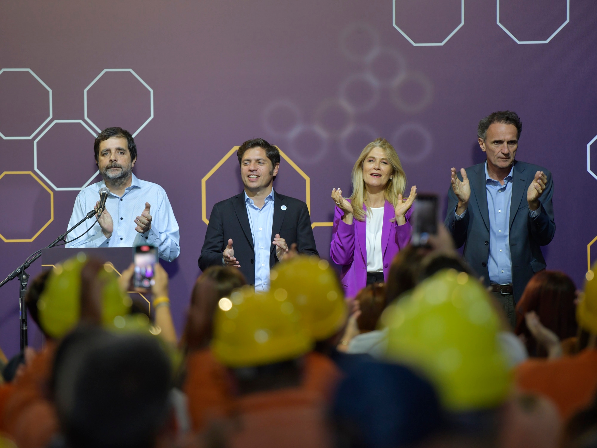 Axel Kicillof asked to leave the internal conflict with Kirchnerism "for later" and join forces to stop Milei.