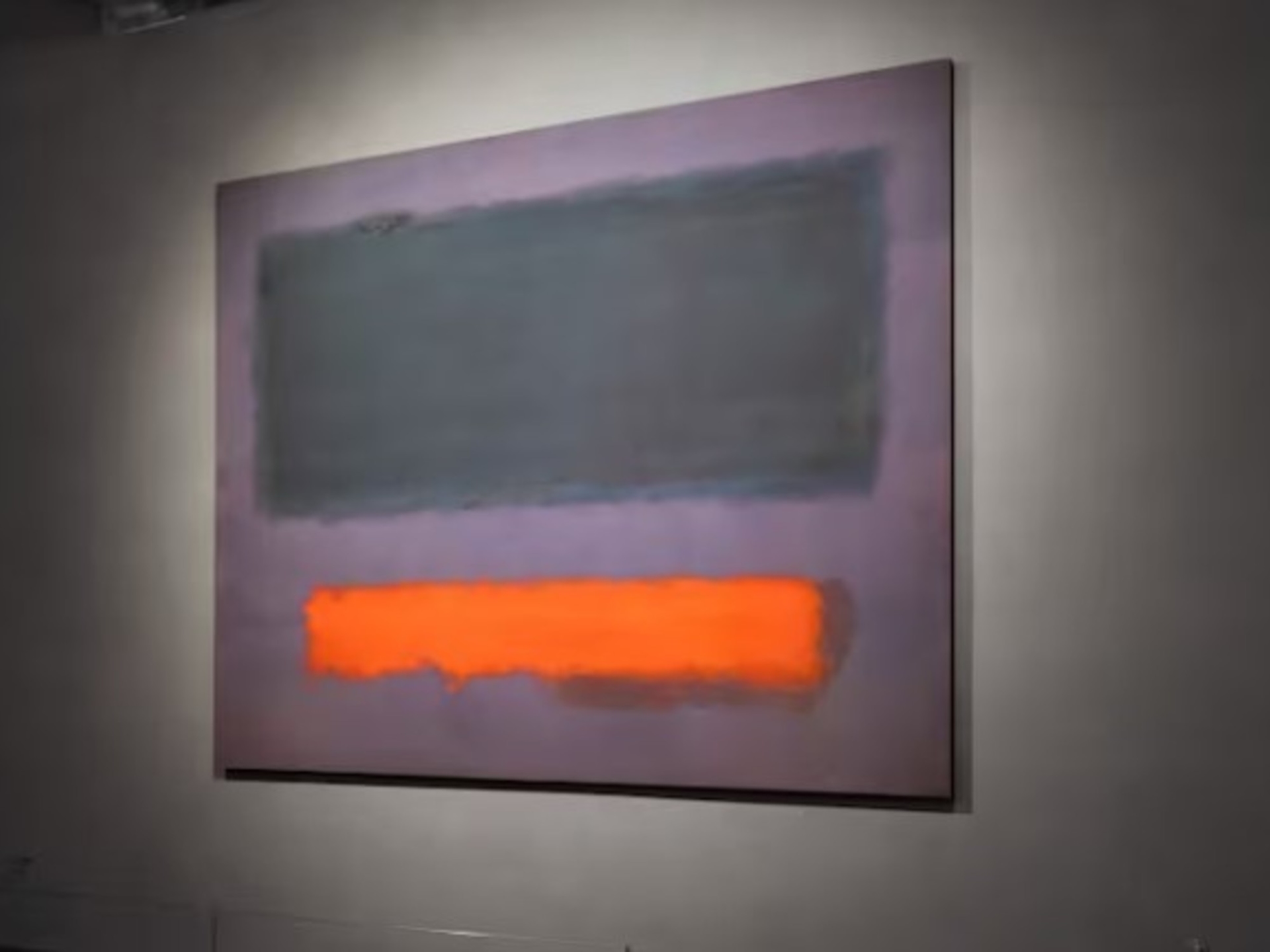 Hollanda'da çok pahalı bir hata: Bir çocuk, 50 milyon avro değerindeki Mark Rothko tablosunu hasara uğrattı.