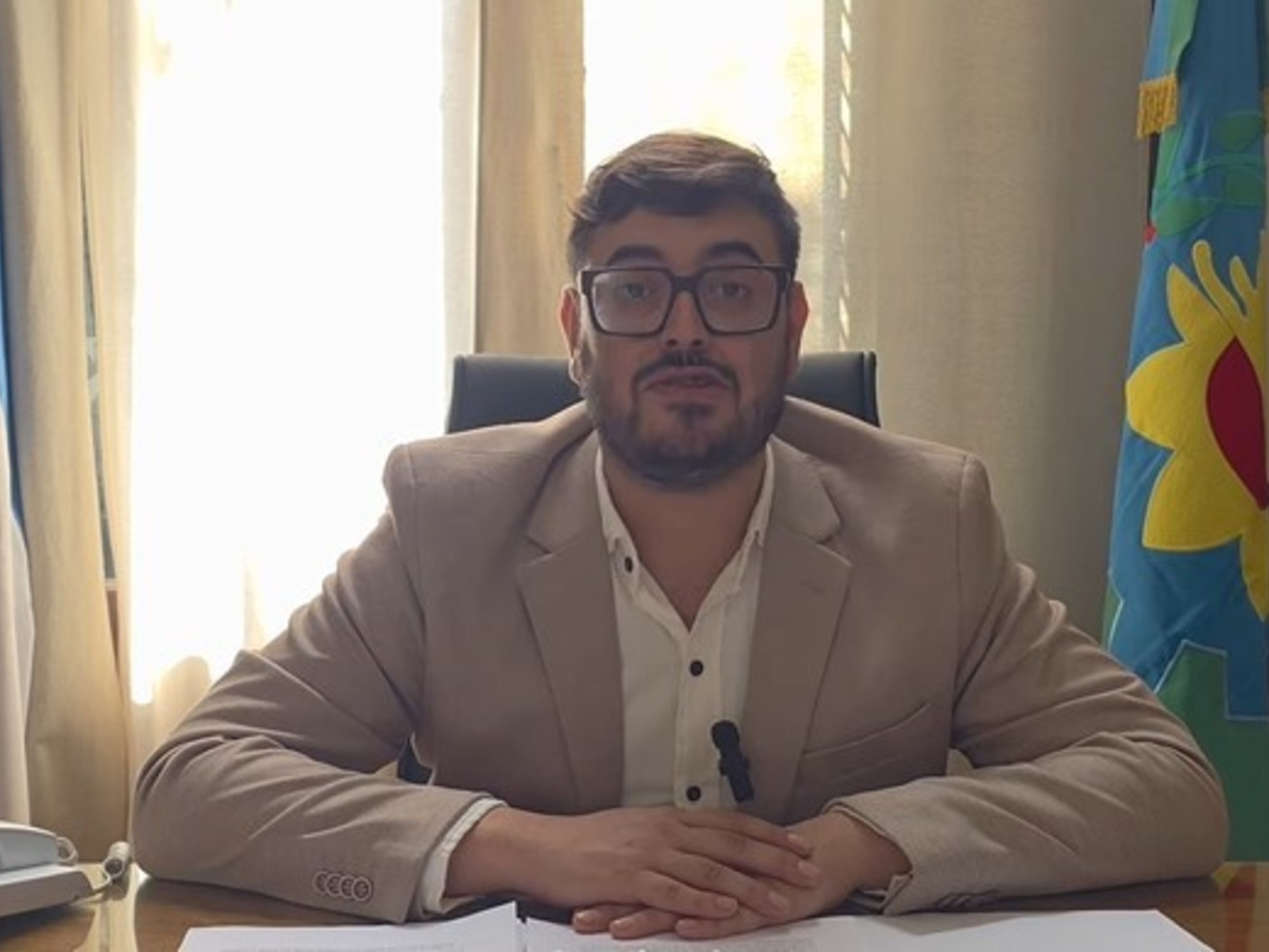 A Buenos Aires mayor linked to the Massismo party cut state workers' salaries by 13%.