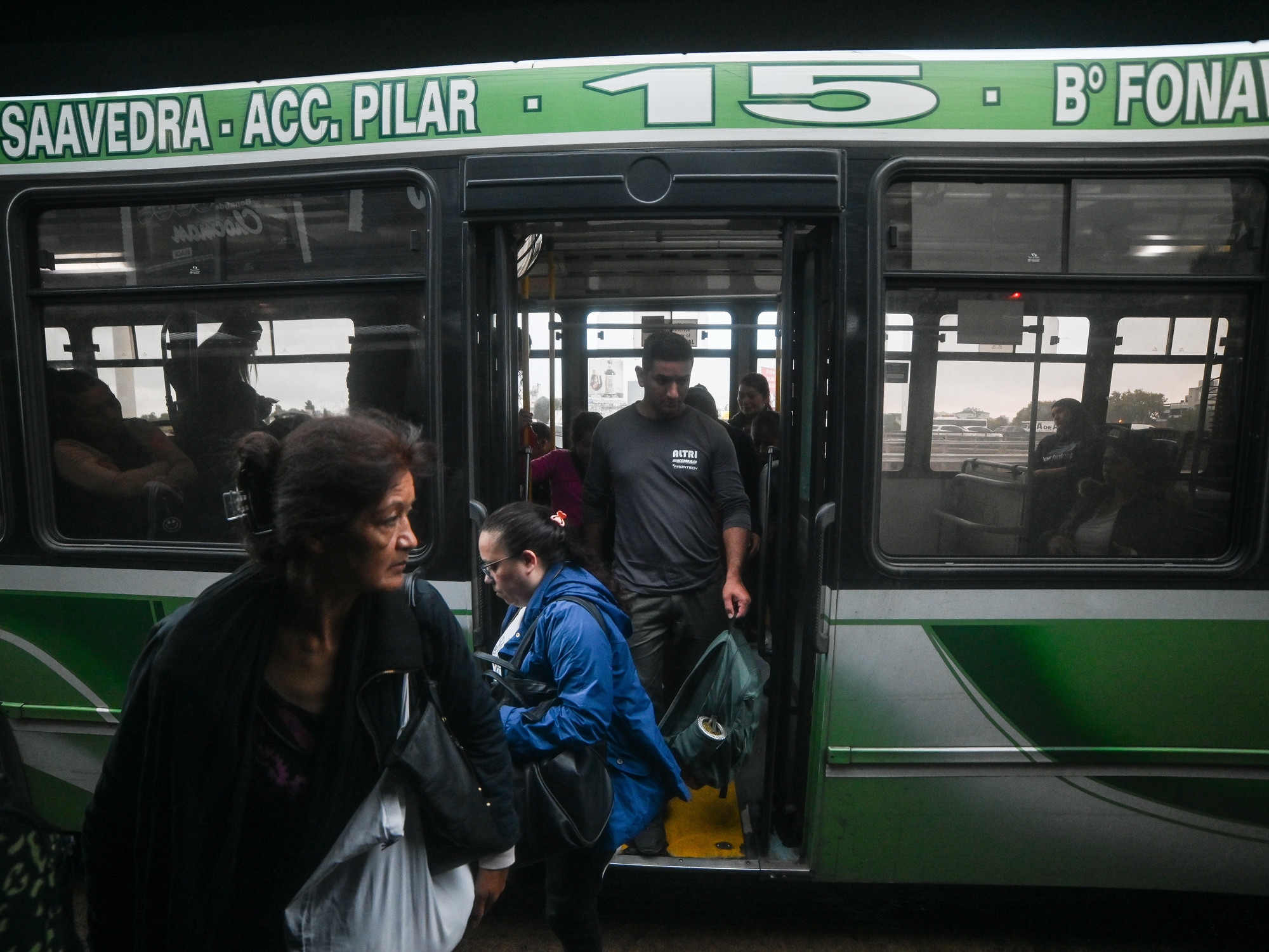 Hükümet otobüs grevini "gasp" olarak niteledi: "Sendika yolcuları rehin alıyor."