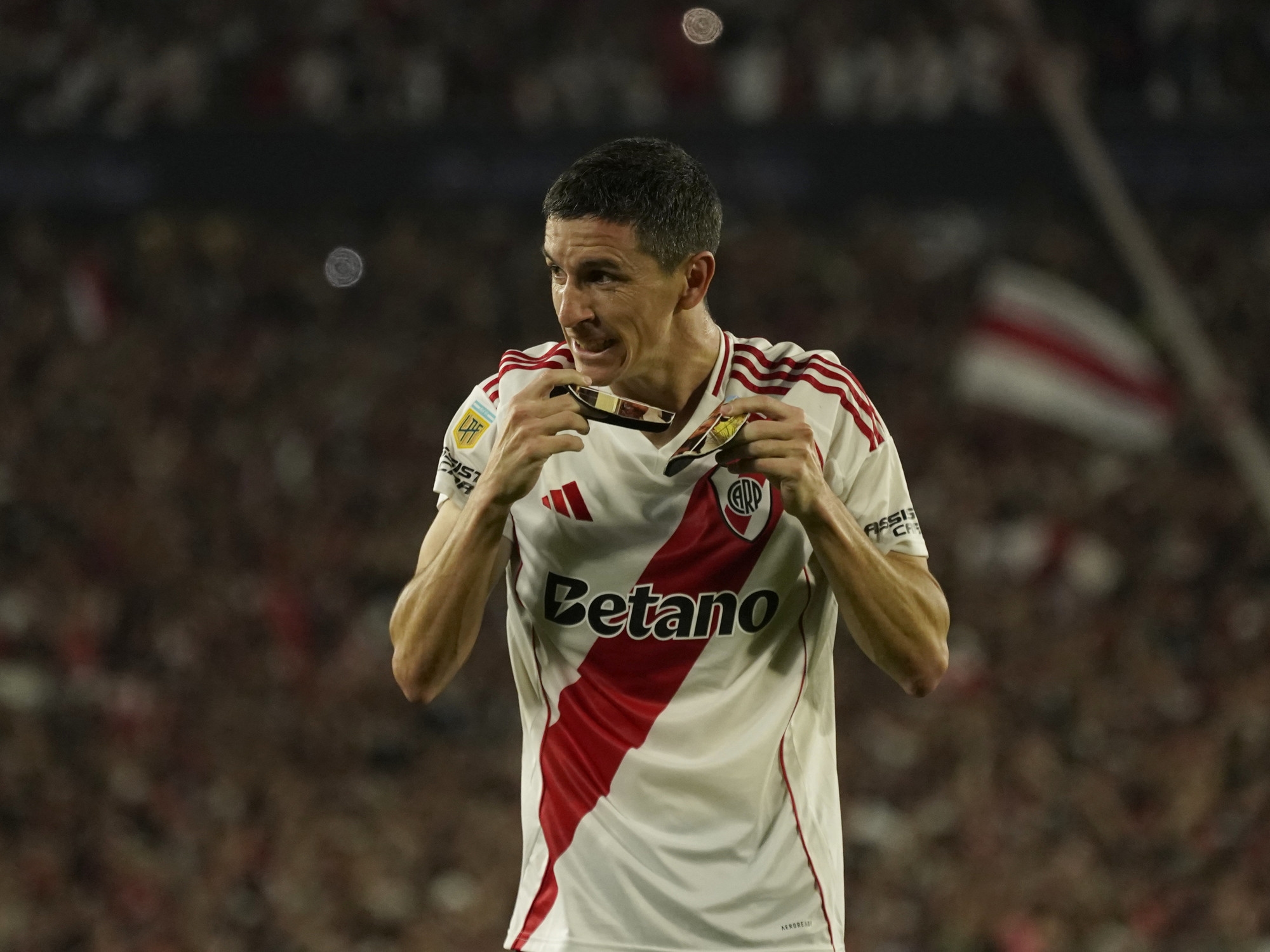 Nacho Fernández y la noche del reencuentro con su mejor versión: manejó la batuta de un River que llega entonado a los Playoffs