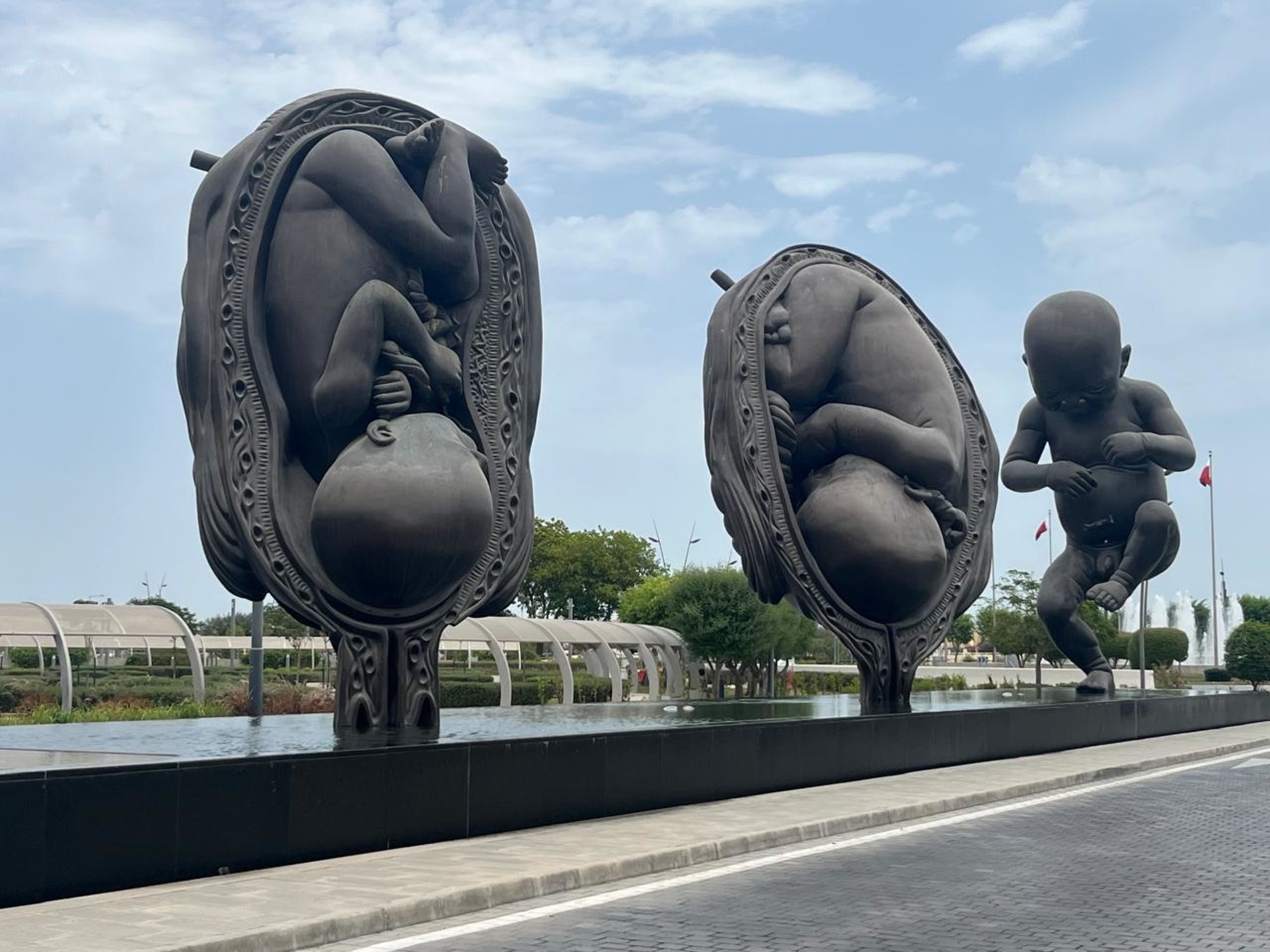 In Doha blieb das Werk von Damien Hirst fünf Jahre lang verdeckt und gibt nun einem Viertel seinen Namen