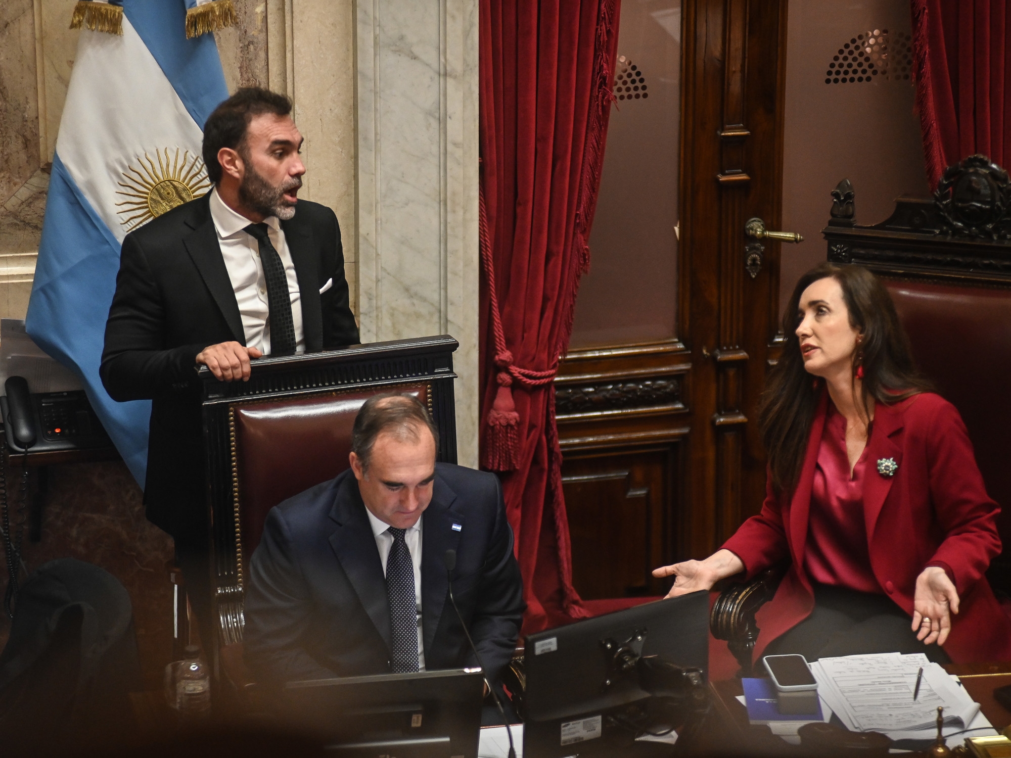 Retraités et handicap : le kirchnérisme cherche une majorité des deux tiers pour les approuver, tandis que le parti au pouvoir tente de retarder le débat.