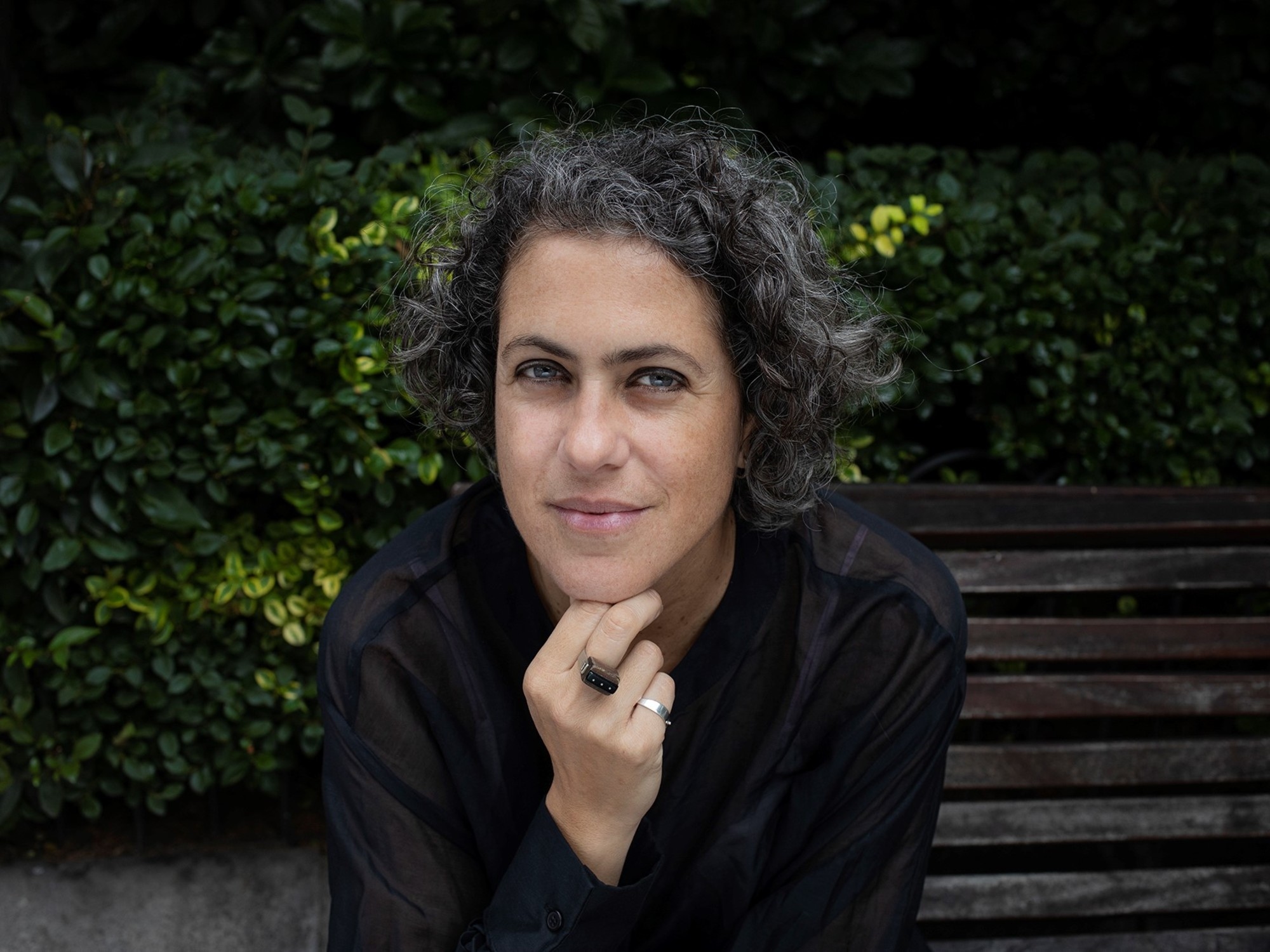 « Un nom pour votre île » : Katya Adaui réfléchit aux liens et à la fragilité humaine