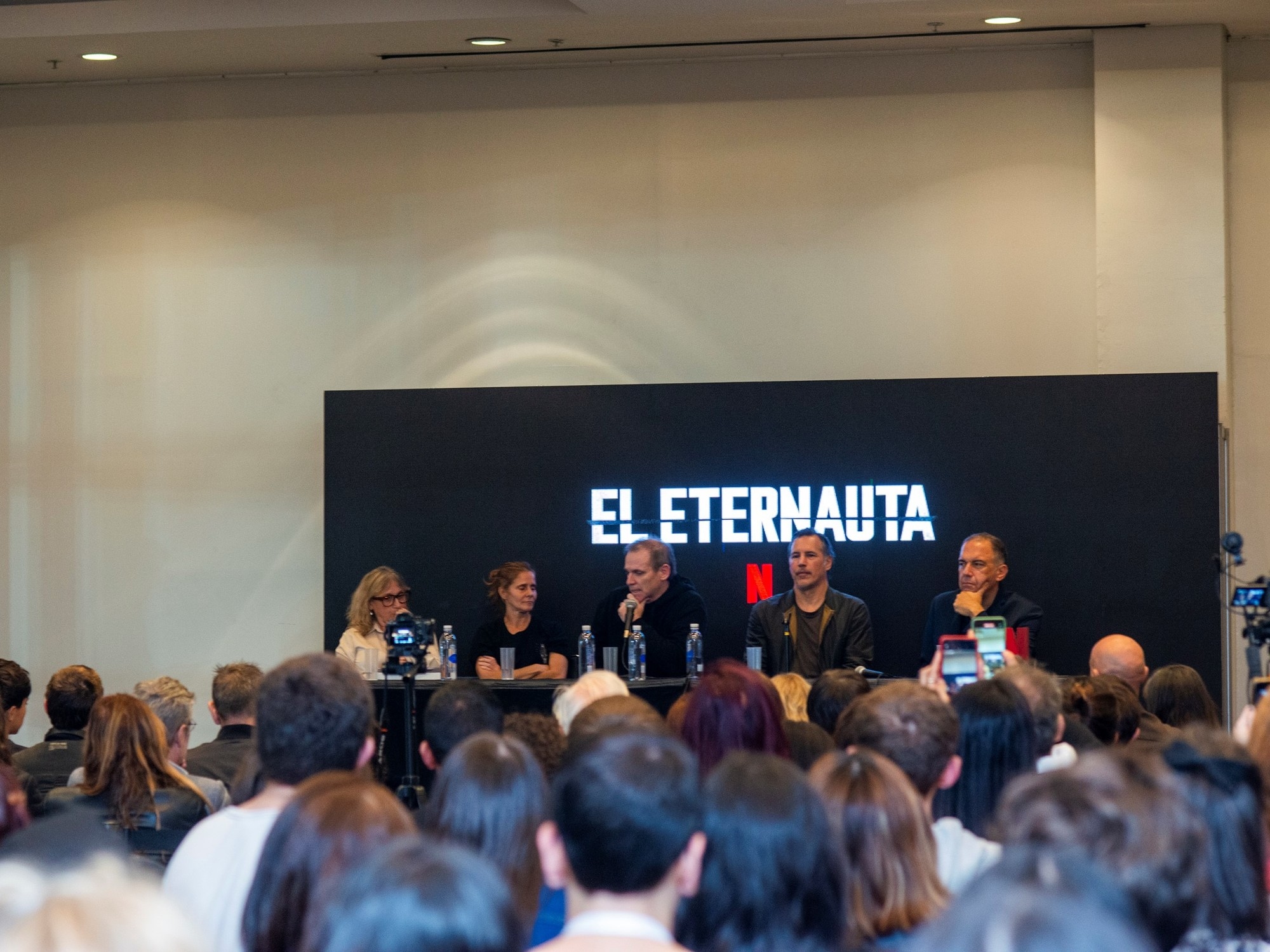 Dla Netflixa „dzięki El Eternauta Argentyna zdobyła mistrzostwo świata w kategorii seriali telewizyjnych”.