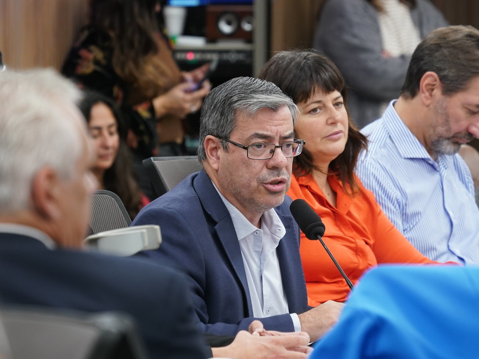 L'opposizione ha chiesto una sessione della Camera dei rappresentanti, con un altro programma molto duro contro il governo.