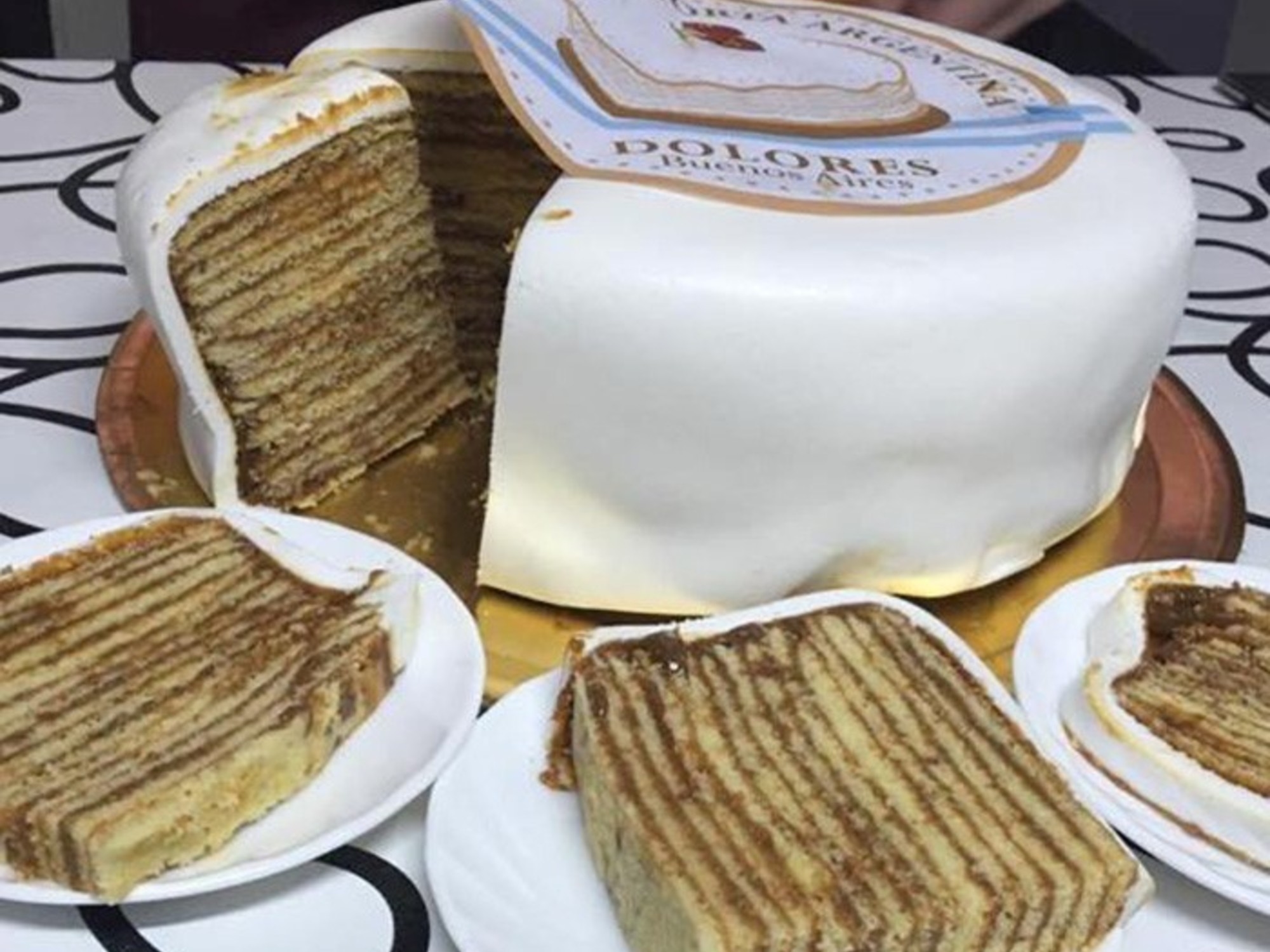 15 escapadas para celebrar el 25 de mayo fuera de casa: torta argentina, locro, música y desfiles