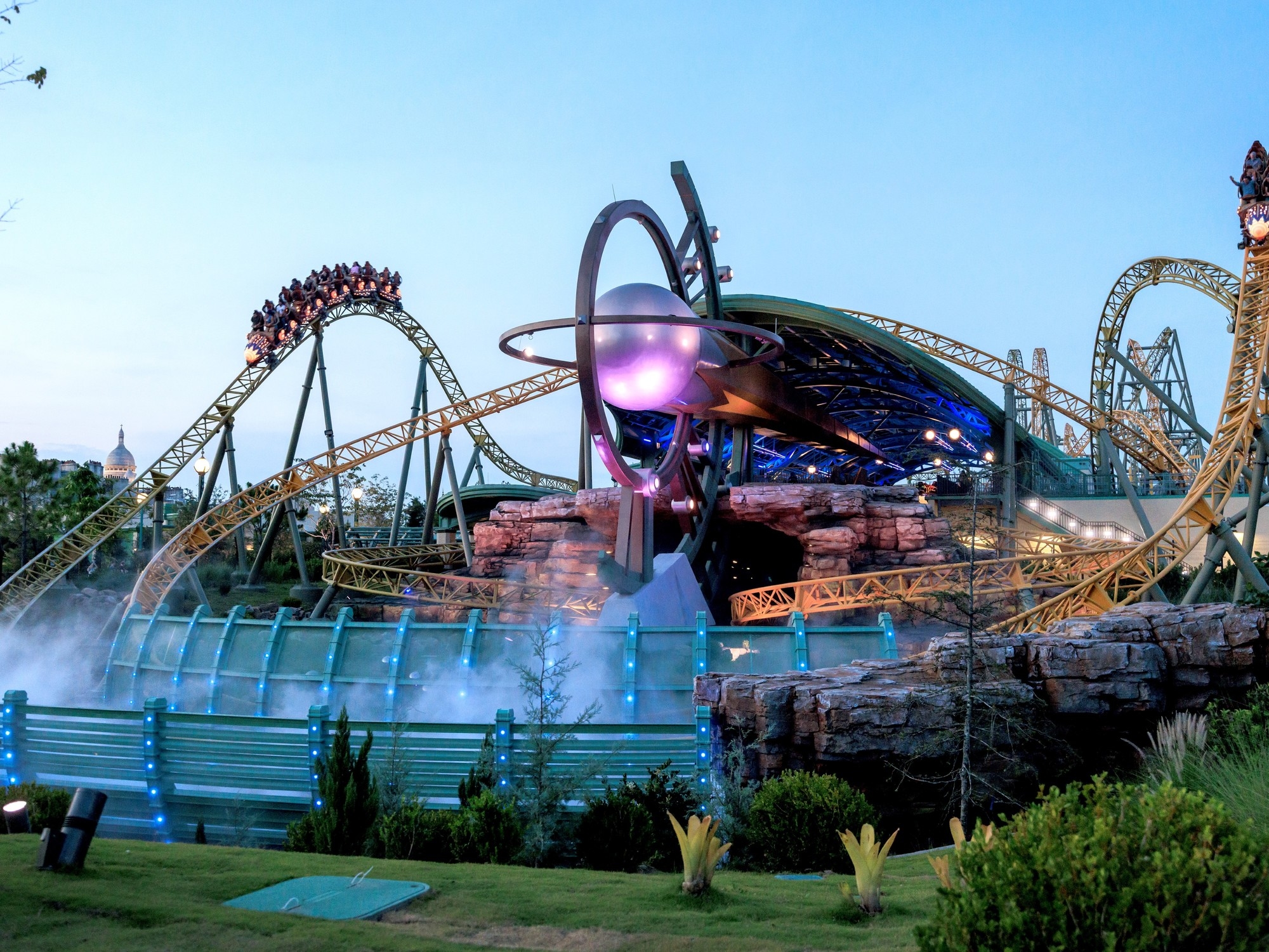 Eine Achterbahn mit Doppelstart und über 50 Attraktionen mit innovativer Technologie: Epic Universe, der neueste Park von Universal Orlando, ist jetzt eröffnet.