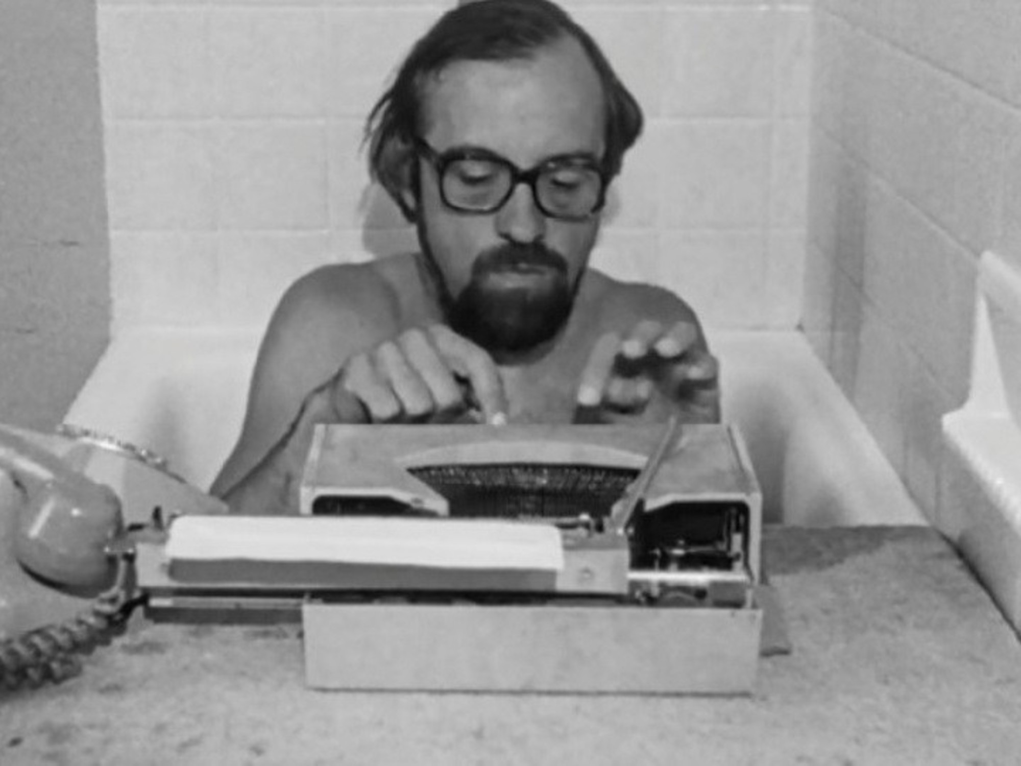 Luc Moullet, ein seltenes Beispiel eines Filmemachers und Kritikers, Autor des legendären Satzes: „Moral ist eine Frage der Kamerafahrt.“