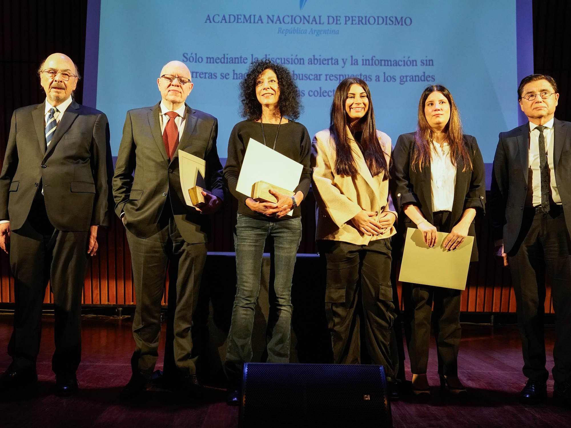 Leila Guerriero e Jorge Fernández Díaz foram premiados: "Uma facção busca domesticar o jornalismo".