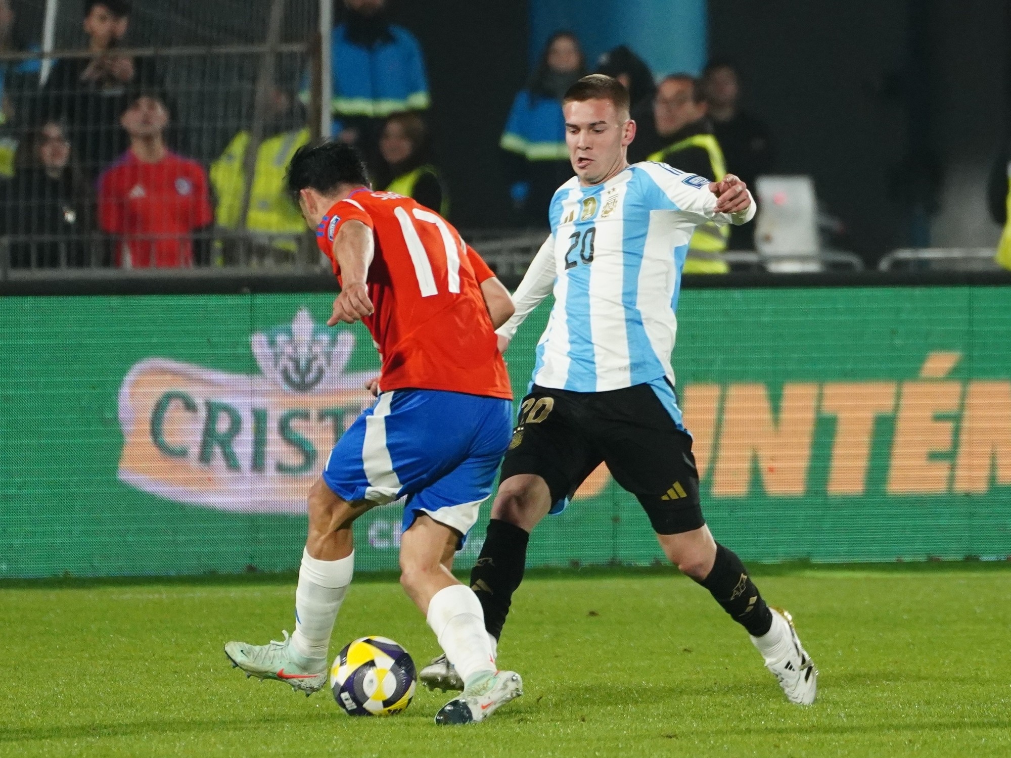Franco Mastantuono estreou pela seleção argentina e estabeleceu um recorde de precocidade com a camisa azul e branca.