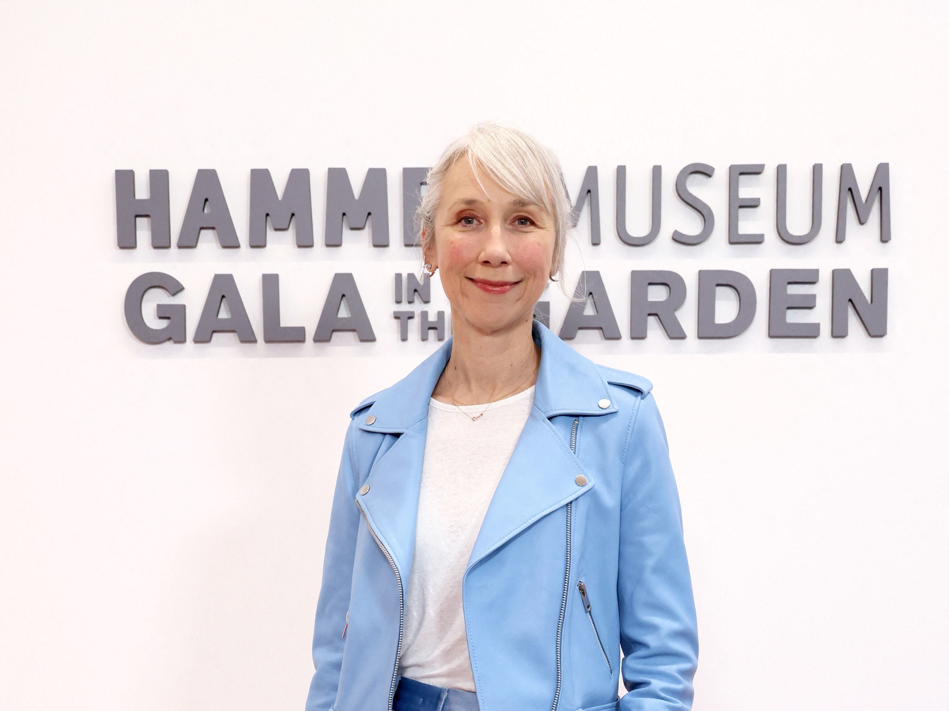 L'universo di Alexandra Grant, l'artista che ha affascinato Keanu Reeves e ora cura la nostra letteratura.