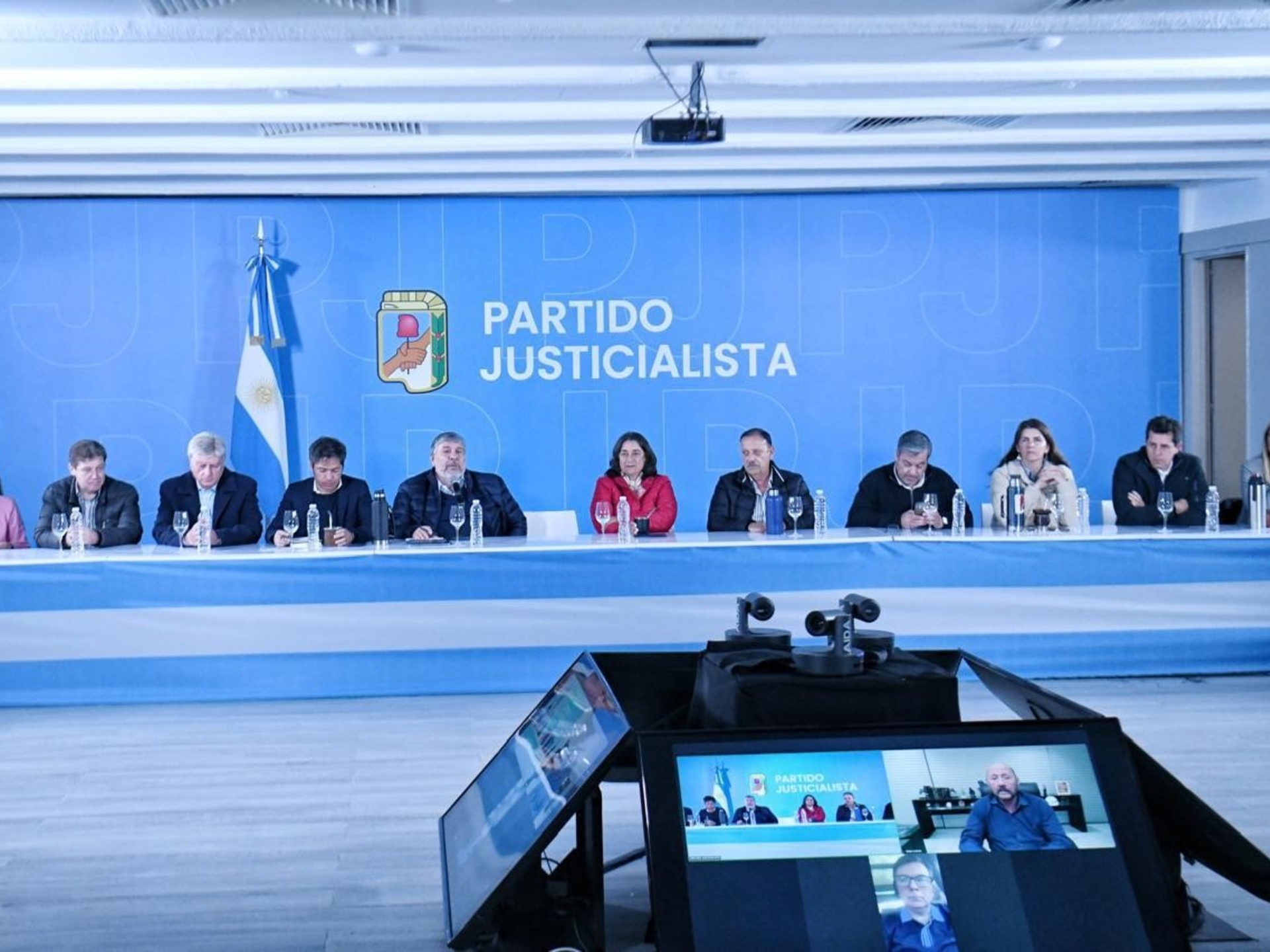 Zonder de CGT en met La Cámpora voorop marcheert de PJ naar Plaza de Mayo om steun te betuigen aan Cristina Kirchner.
