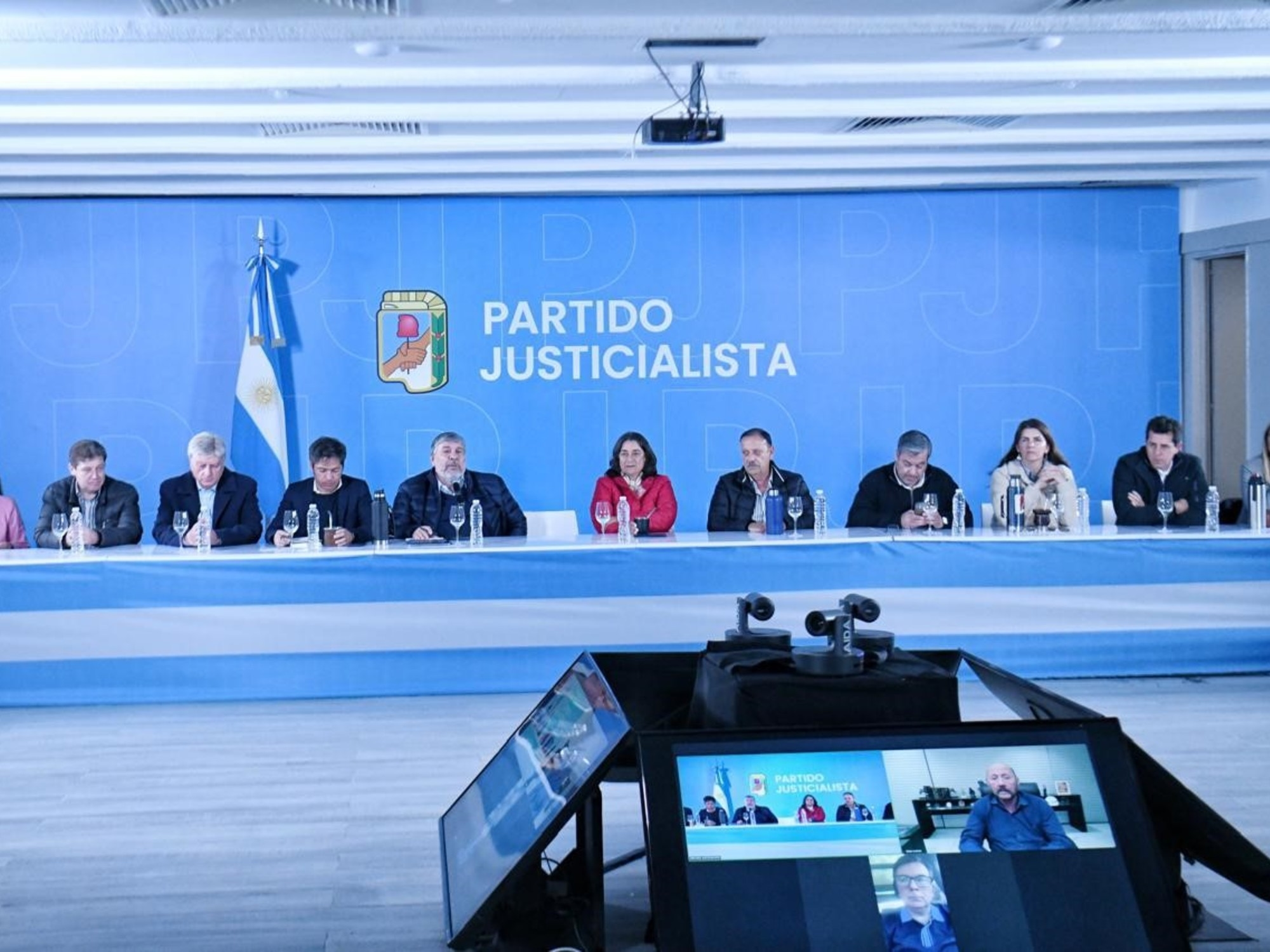 Zonder de CGT en met La Cámpora voorop marcheert de PJ naar Plaza de Mayo om steun te betuigen aan Cristina Kirchner.
