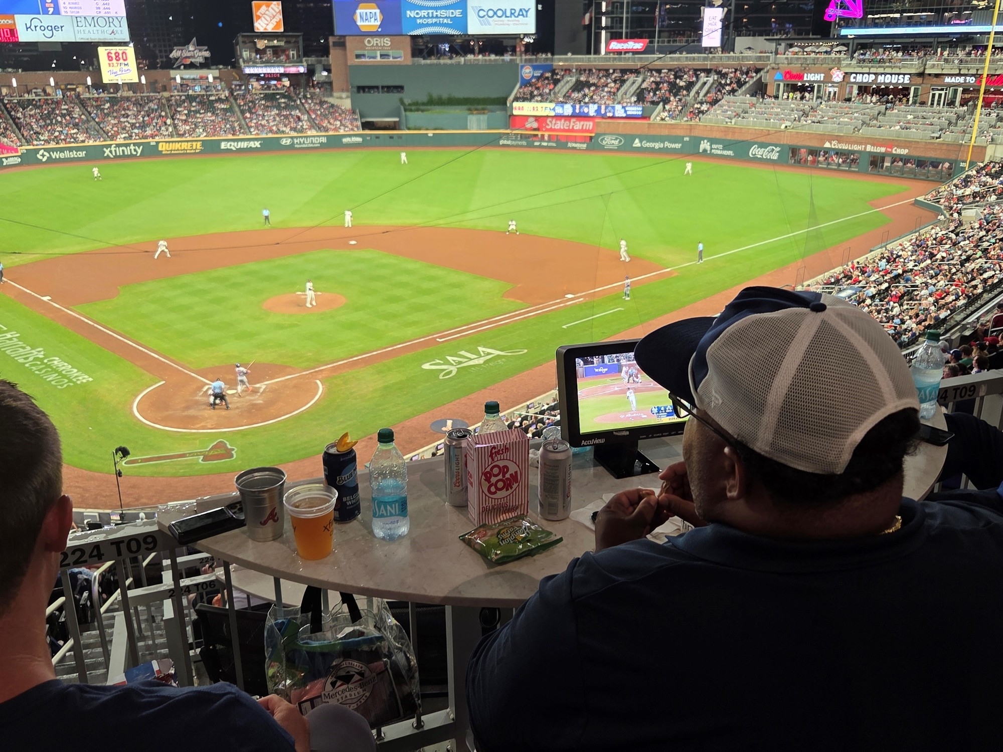 Una serata di baseball nel bel mezzo del Mondiale per Club, vista dagli occhi di un argentino: ama la birra e non sa chi è Messi.