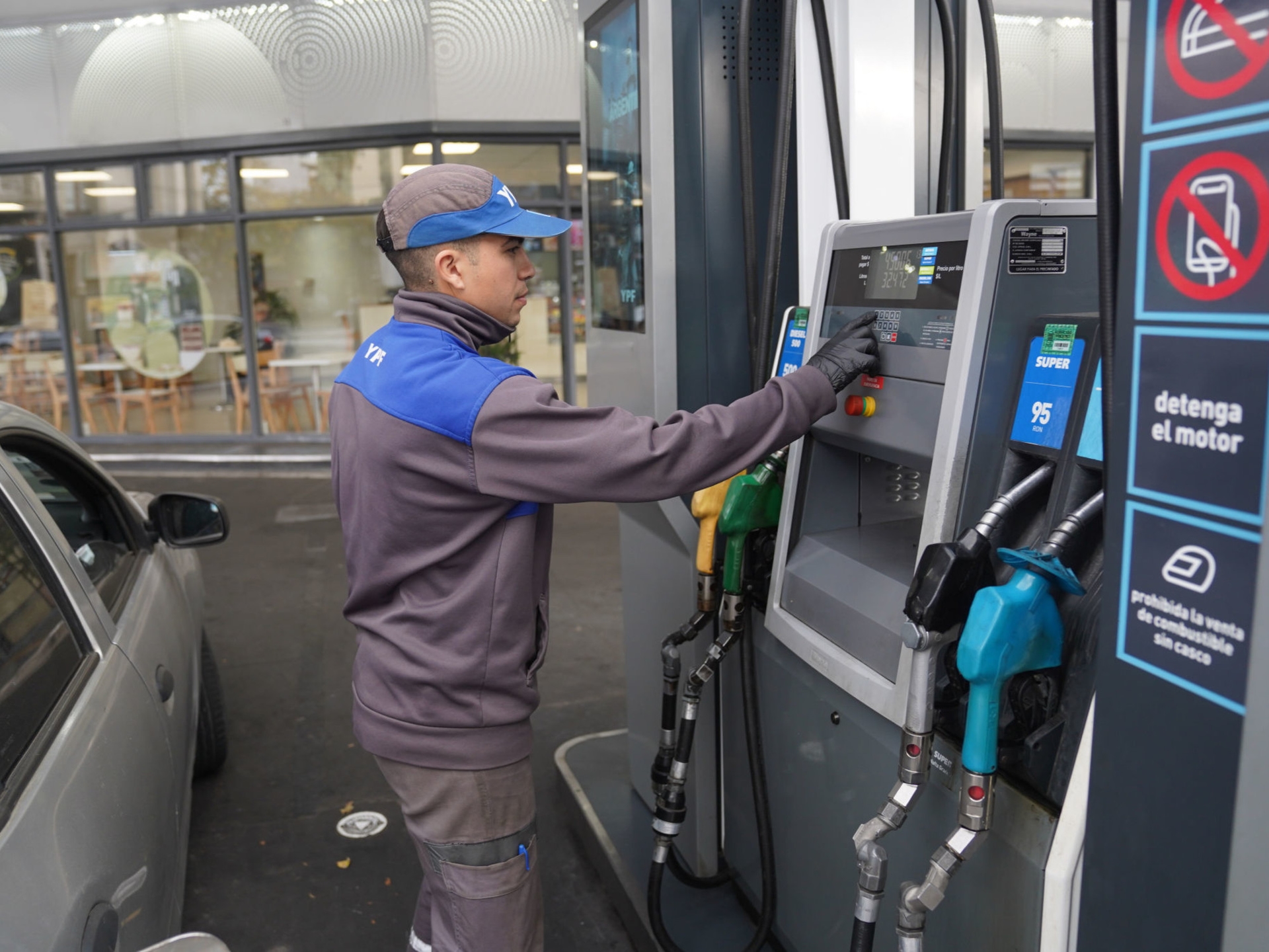 I prezzi della benzina e del gasolio aumentano presso YPF, ma inizia ad applicarsi il suo sistema di prezzi differenziati.