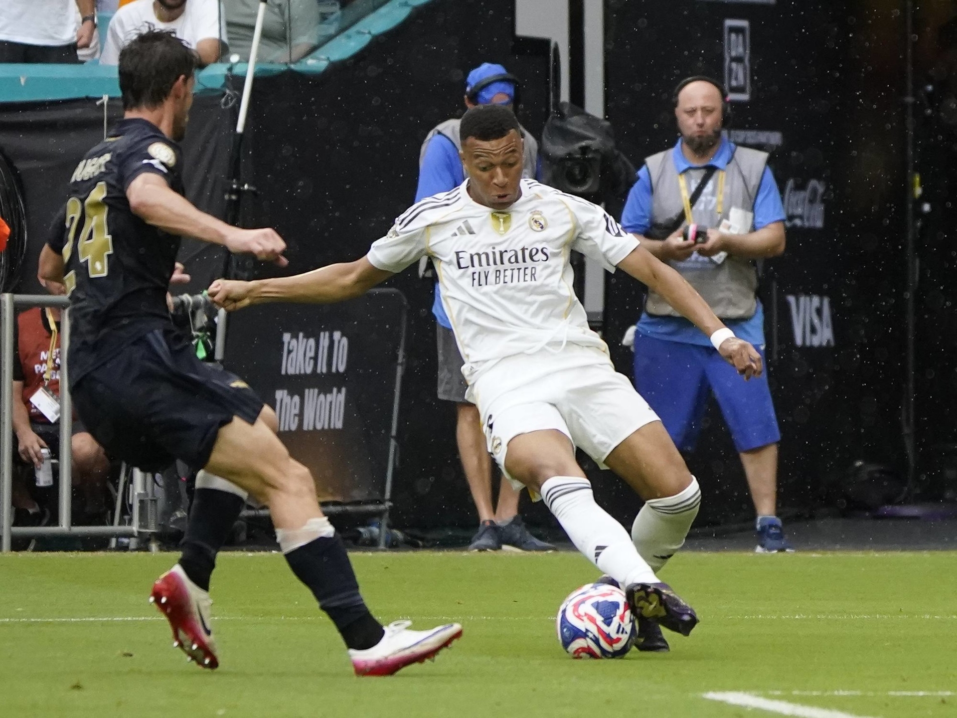 Real Madrid brought back Kylian Mbappé at the Club World Cup, and the manager warned: "I'm not thinking about it yet..."