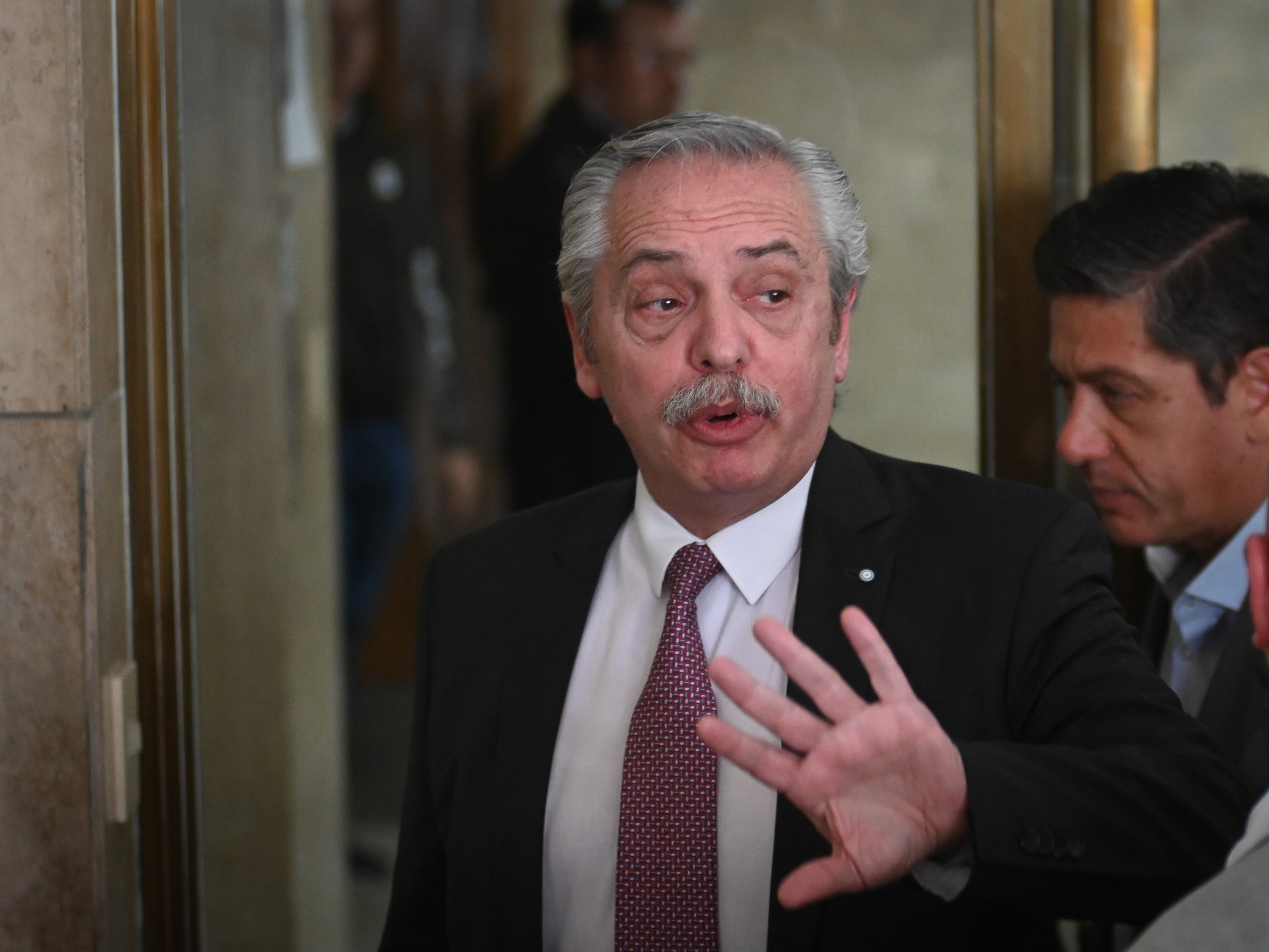 Dopo l'incriminazione, Alberto Fernández ha accusato i tribunali di perseguitarlo "per essere peronista" e di "forzare l'interpretazione delle prove".