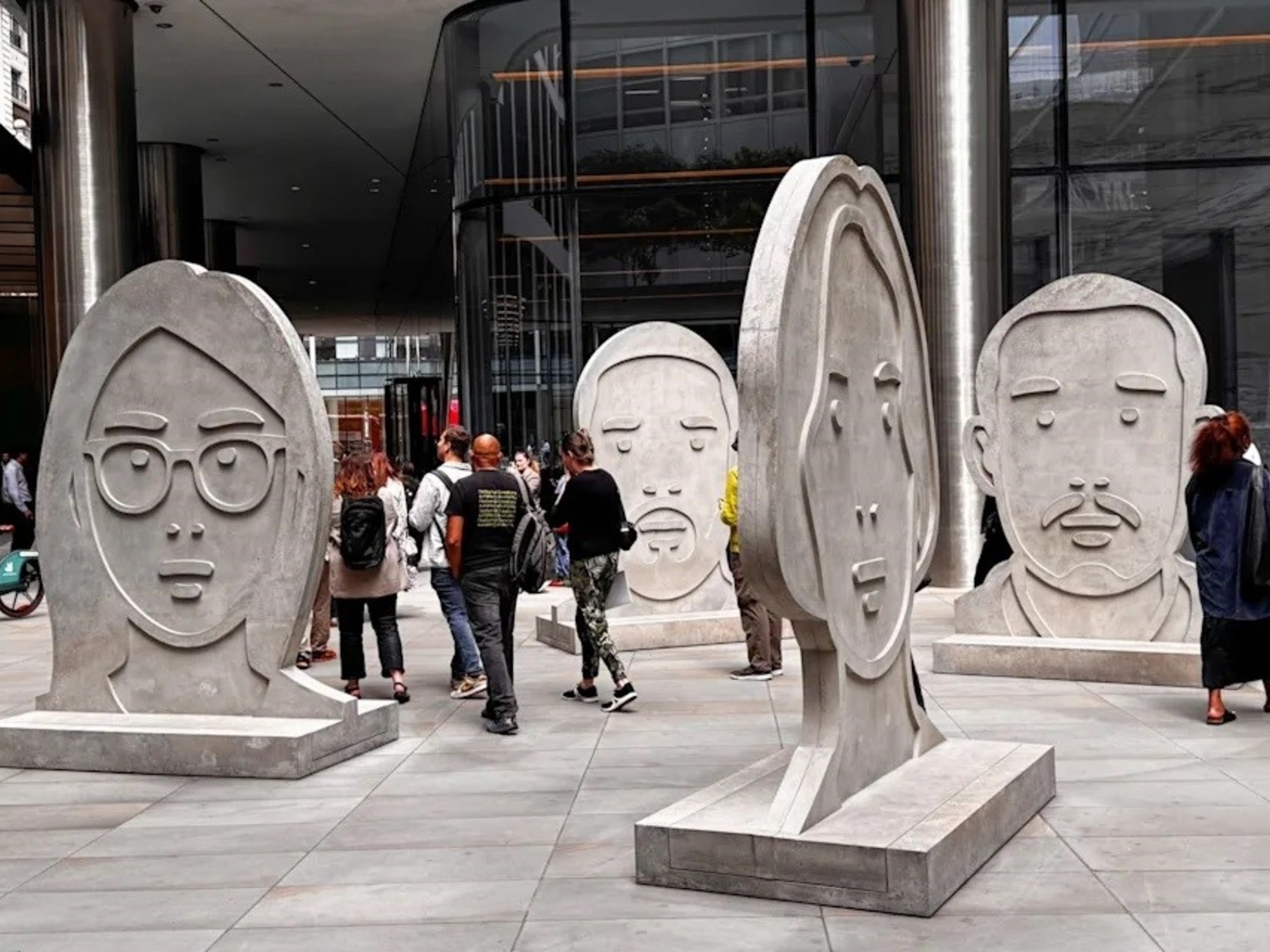 Londra esplora le sue radici e il suo passato romano con opere di Ai Weiwei e di talenti emergenti.