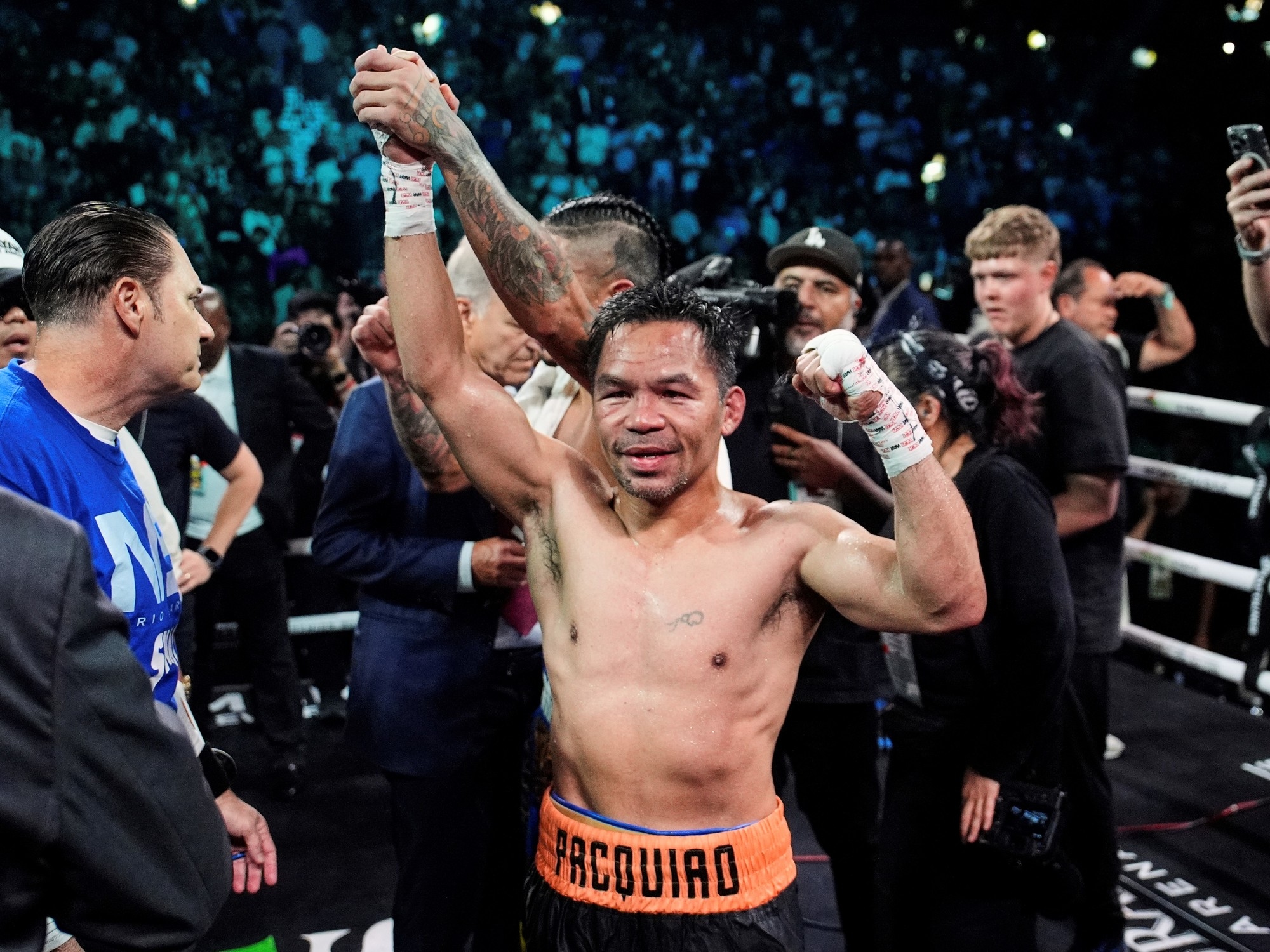 Manny Pacquiao parla già di rapina dopo il suo incontro con Mario Barrios e a 46 anni chiede più boxe: è possibile un altro appuntamento con Floyd Mayweather?