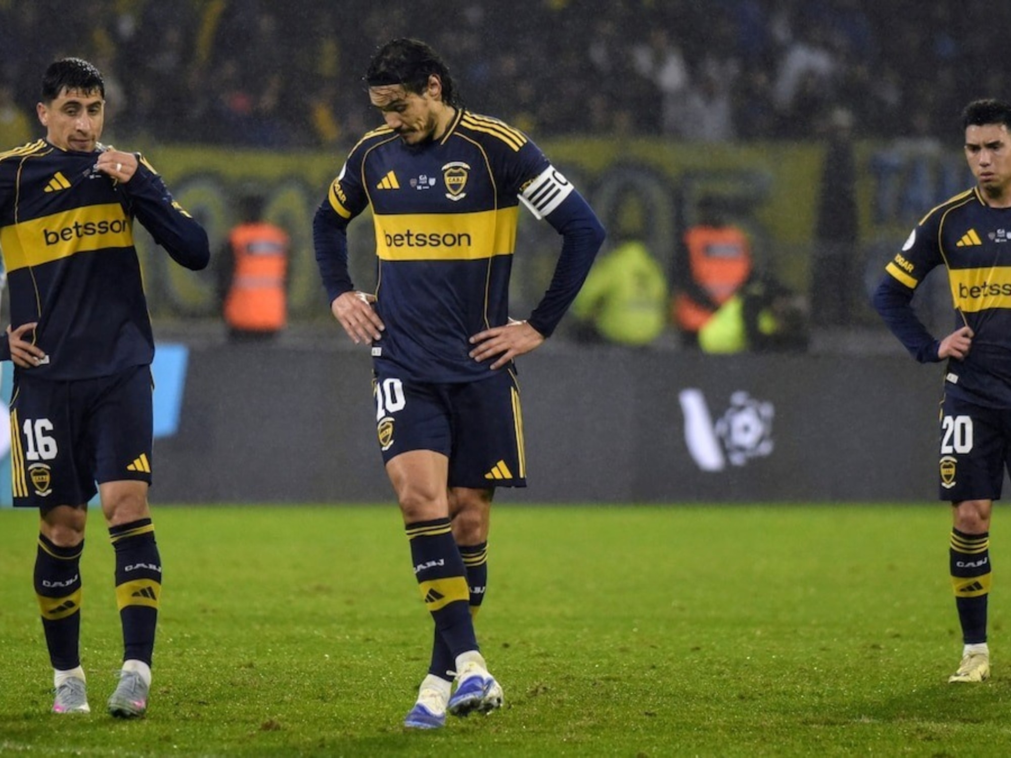 Boca Juniors erlebt seinen Zweikampf zwischen der Wut der Fans, Riquelmes Wut und dem schwachen Niveau der Spieler.