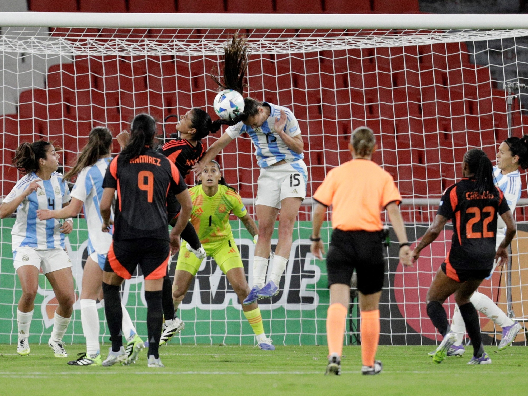 Der Traum vom Frauenfußball bei der Copa América ist geplatzt: Argentinien verlor im Halbfinale im Elfmeterschießen gegen Kolumbien und spielt nun um Platz drei.