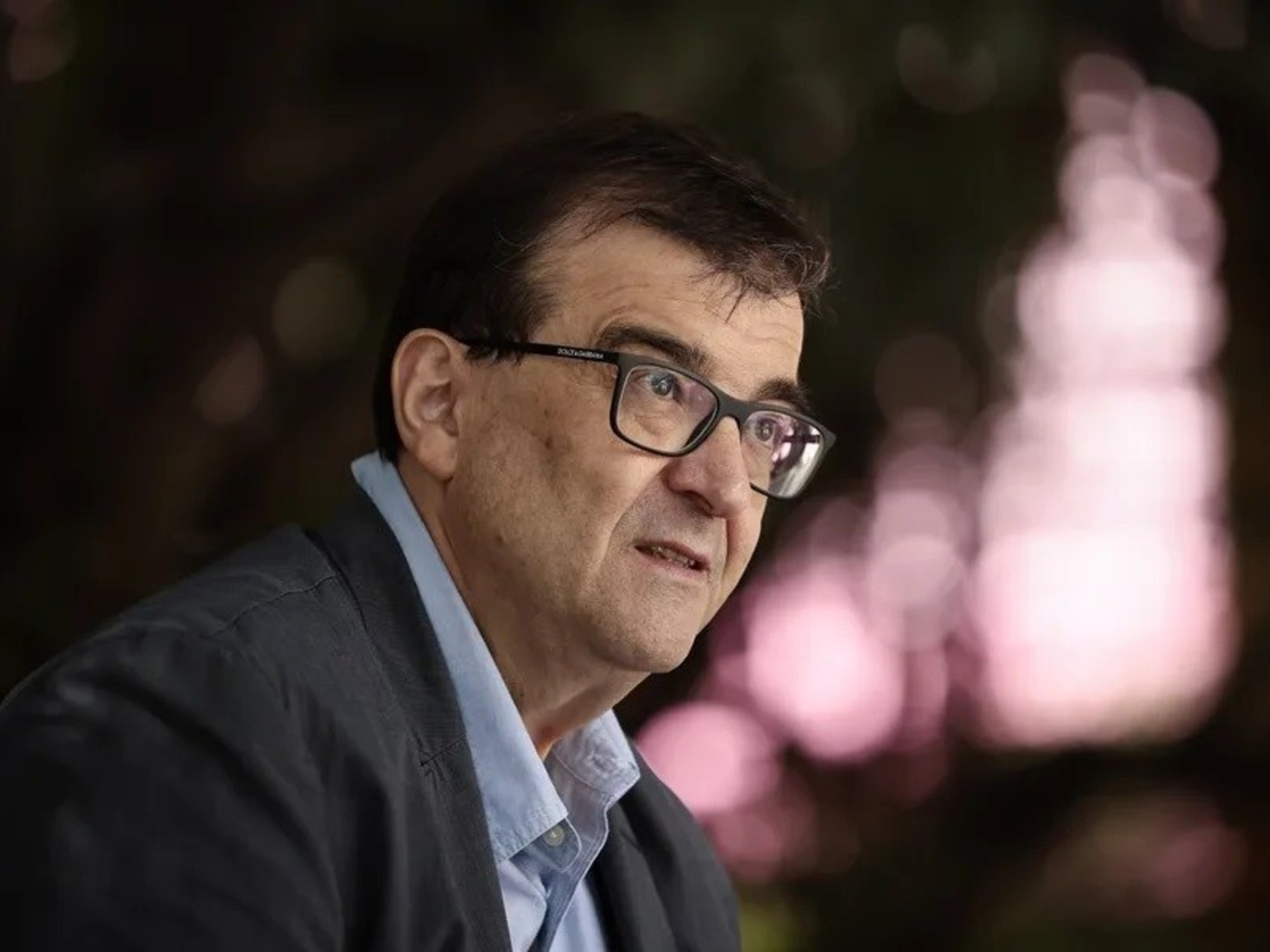 Javier Cercas: „Lasst uns wie die Pest vor der Literatur fliehen, die die Realität beschönigt.“