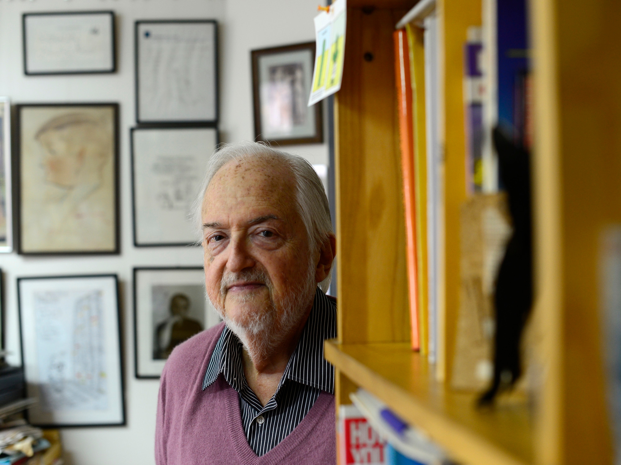Daniel Divinsky, jenseits von Quino und Fontanarrosa: seine Begegnung mit Alfonsín im Exil und seine Zeit bei Radio Belgrano