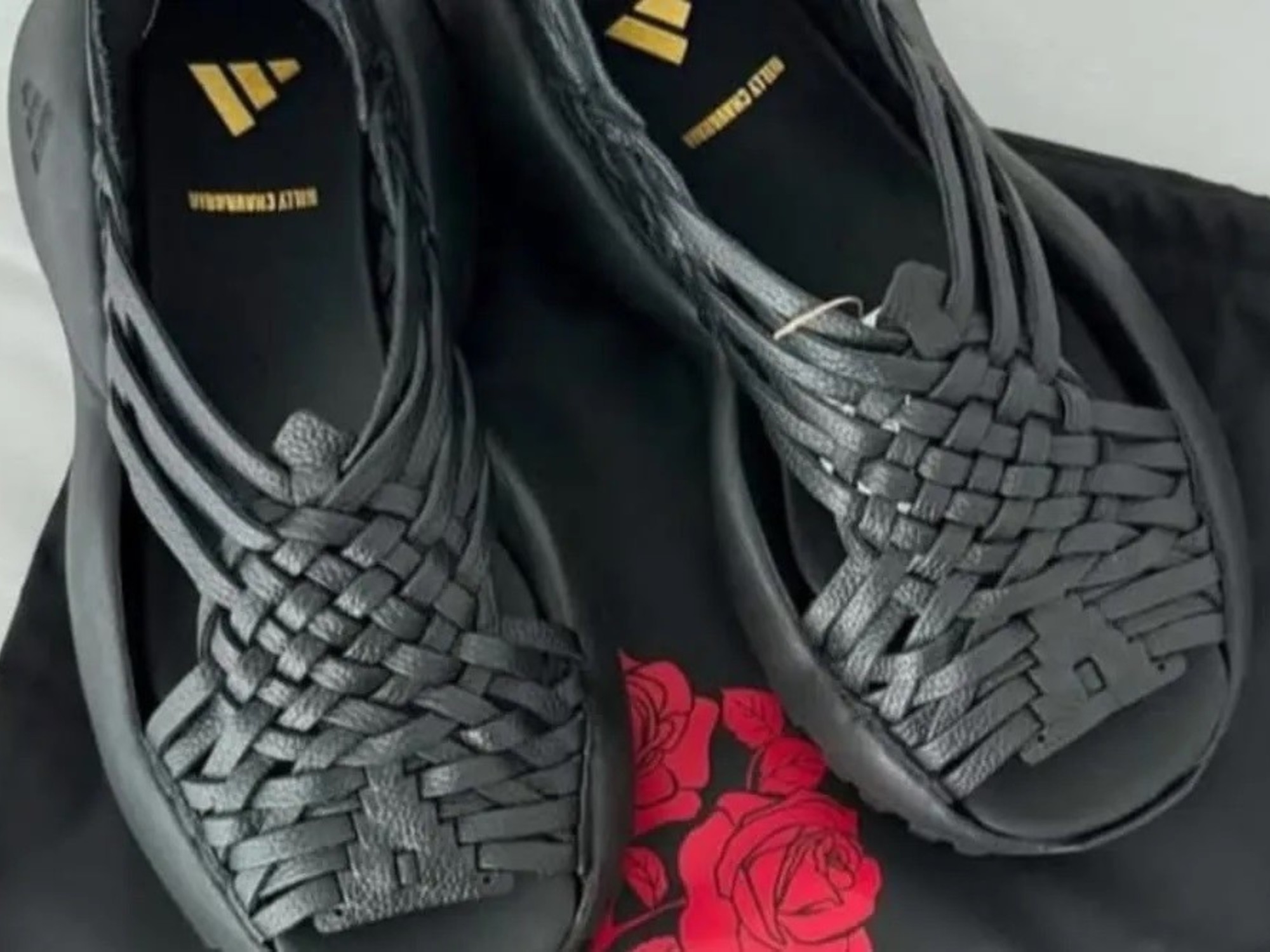 Culturele toe-eigening: Adidas verontschuldigde zich voor het kopiëren van traditionele inheemse schoenen.