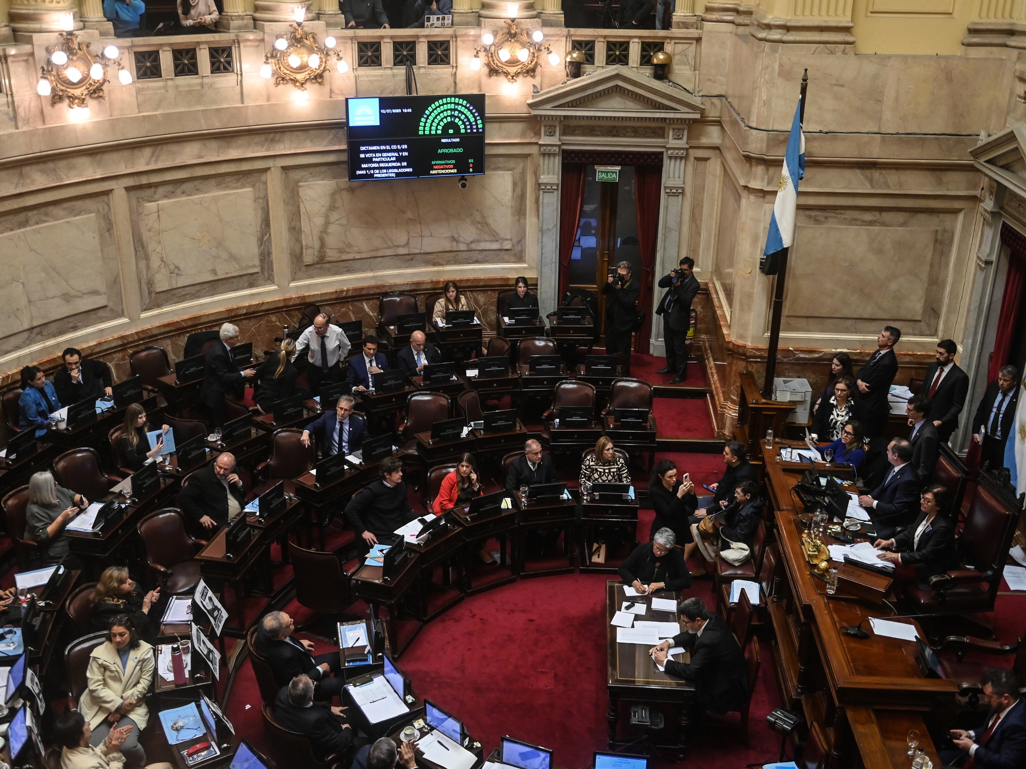 Die Regierung gewinnt Zeit: Die Opposition hat den Kirchnerismus in Ruhe gelassen und der Versuch, Mileis Dekrete aufzuheben, wird verschoben.