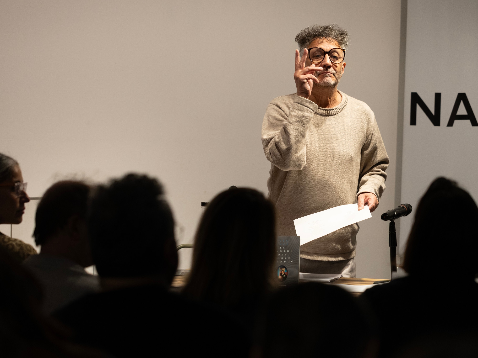 Fito Páez: Ein Gedichtband mit Anspielungen auf Fabiana Cantilo, Cecilia Roth und einer Karte der Verbindungen