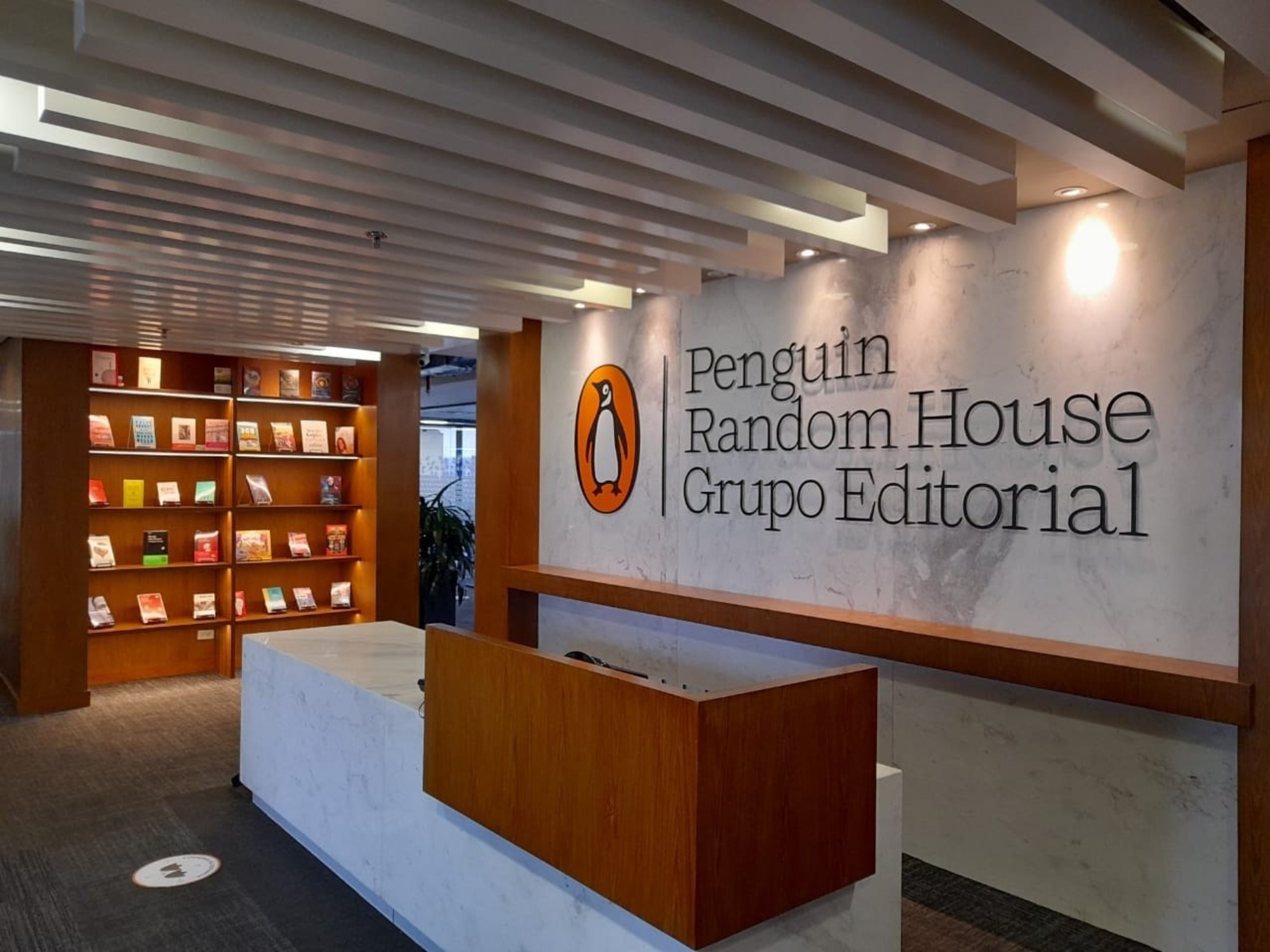 Tribunais mexicanos ordenaram que a Penguin Random House conceda o direito de resposta em um livro.