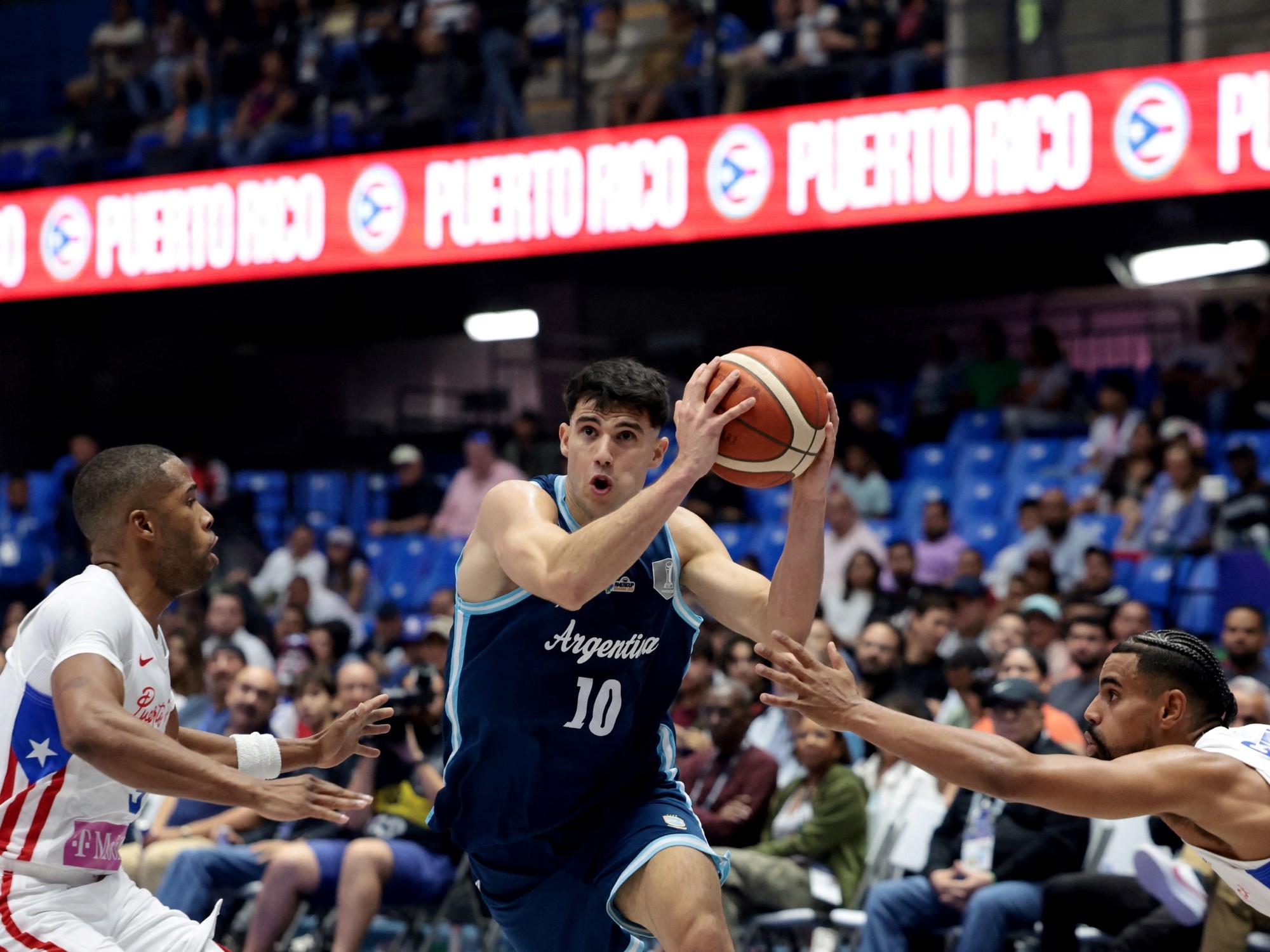 AmeriCup: Argentinien hatte Schwierigkeiten, besiegte Puerto Rico jedoch in der Verlängerung und steht im Halbfinale.