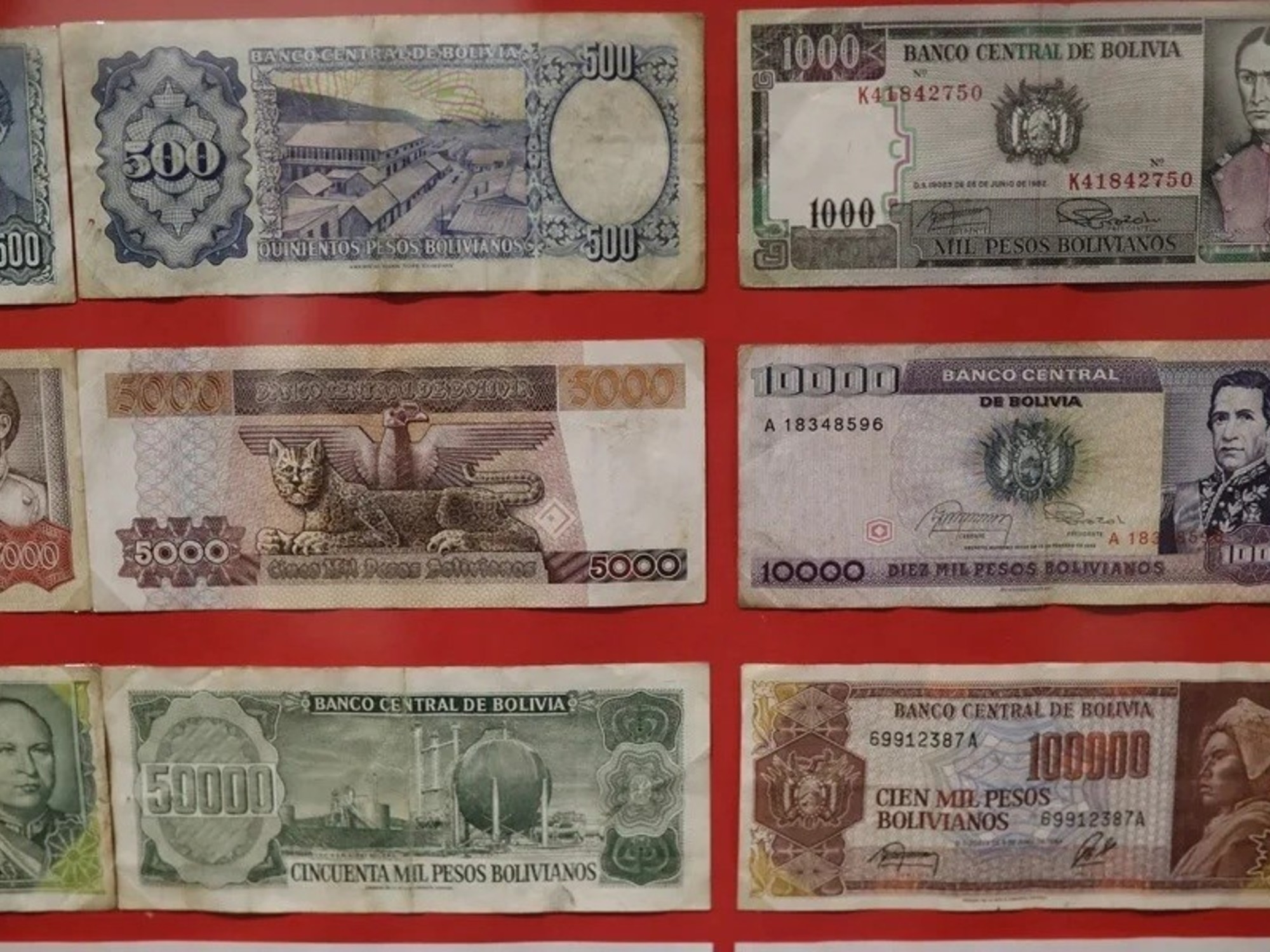Największa prywatna kolekcja monet i banknotów w Boliwii obrazuje ewolucję pieniądza.