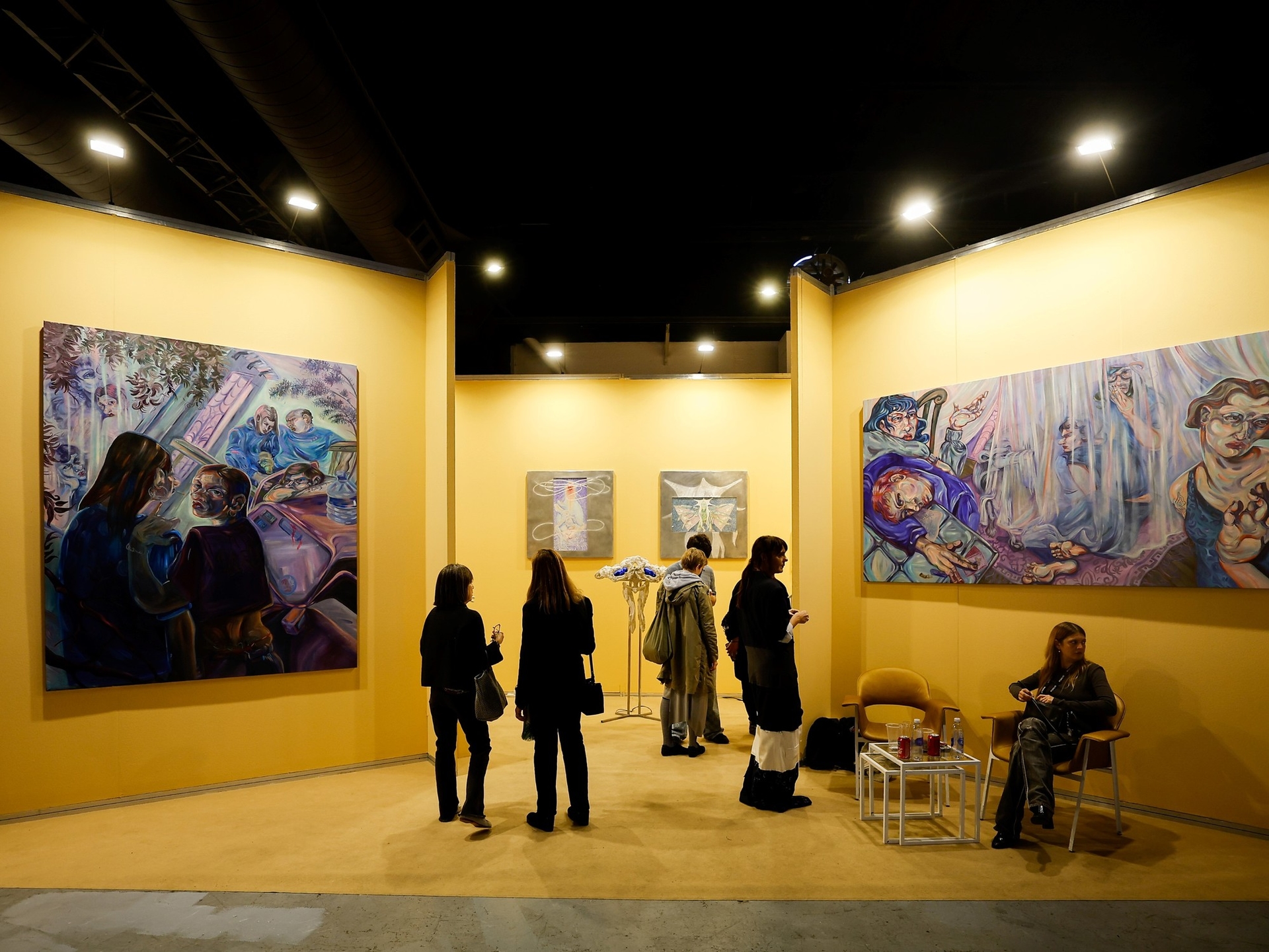 A Arteba 2025 fechou com boas vendas e forte presença de jovens colecionadores.