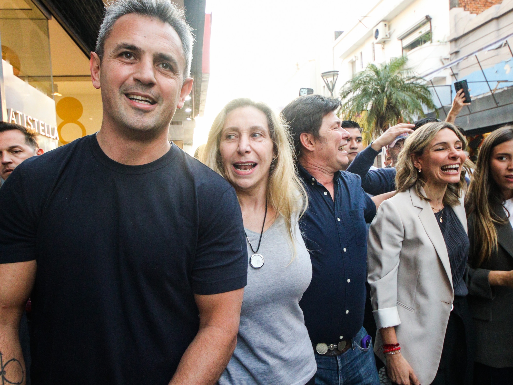 Eleições em Corrientes: a derrota esmagadora da LLA evidencia mais uma vez a estratégia fracassada da dupla Karina-Lule Menem nas províncias.