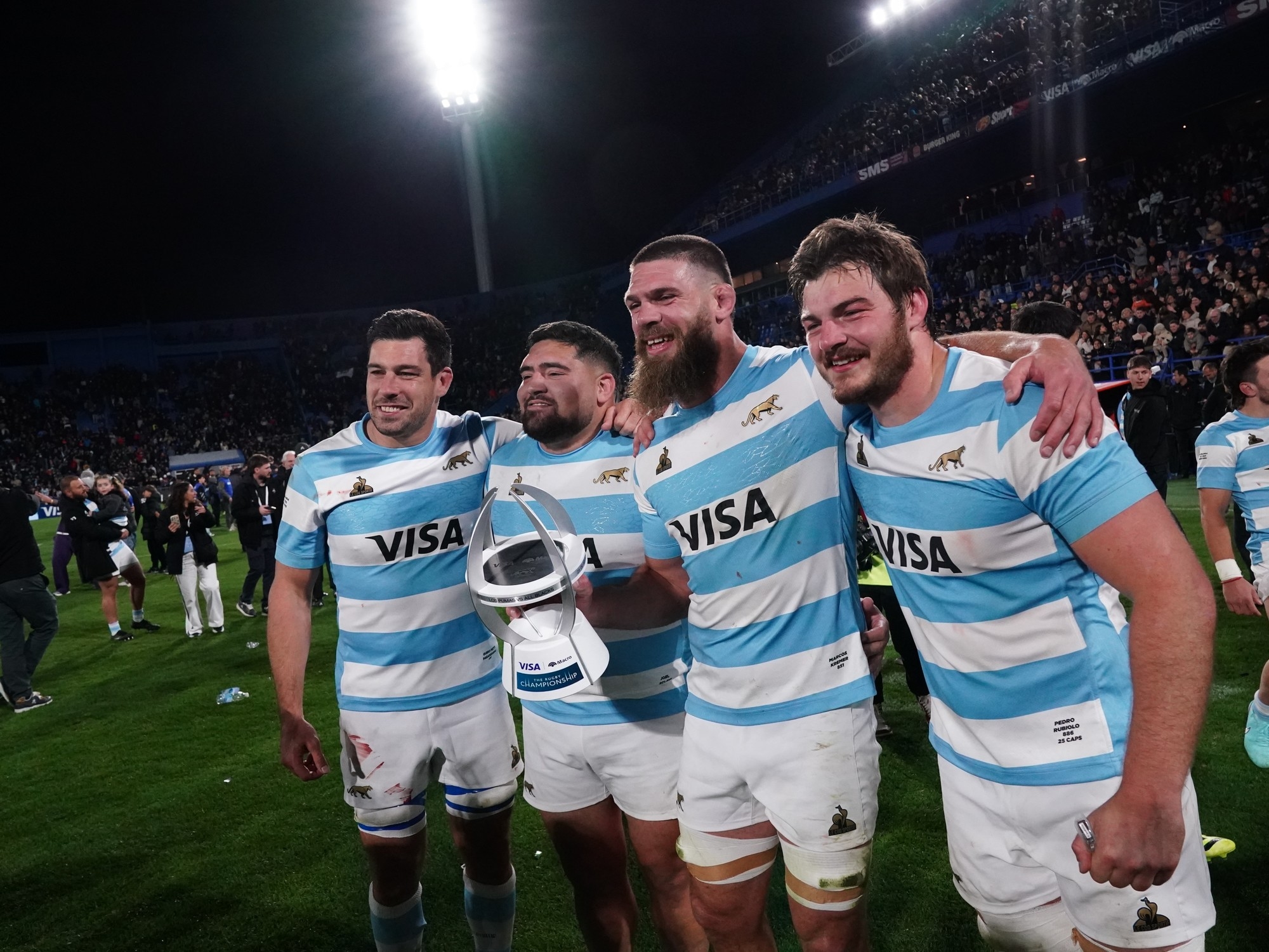 Felipe Contepomi fa i calcoli e prepara tre cambi per Los Pumas in vista della sfida contro l'Australia nel campionato di rugby.