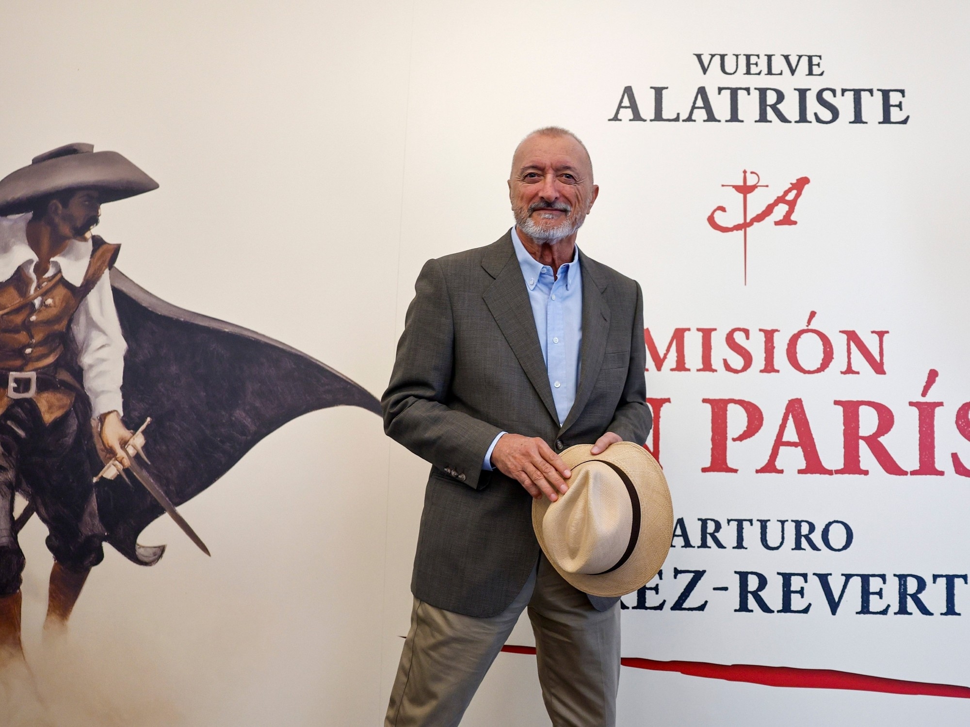 Pérez-Reverte „godzi się z Hiszpanią” dzięki Alatriste i „Misji w Paryżu”
